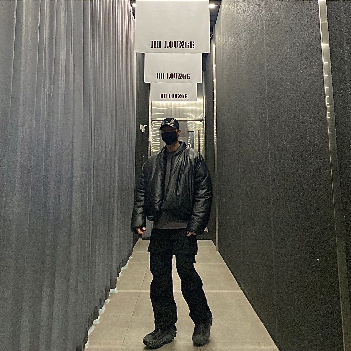 Yeezy Gap Round Jacket Black, Yeezy Gap Engineered By Balenciaga Flame Cap Black 착용 스타일