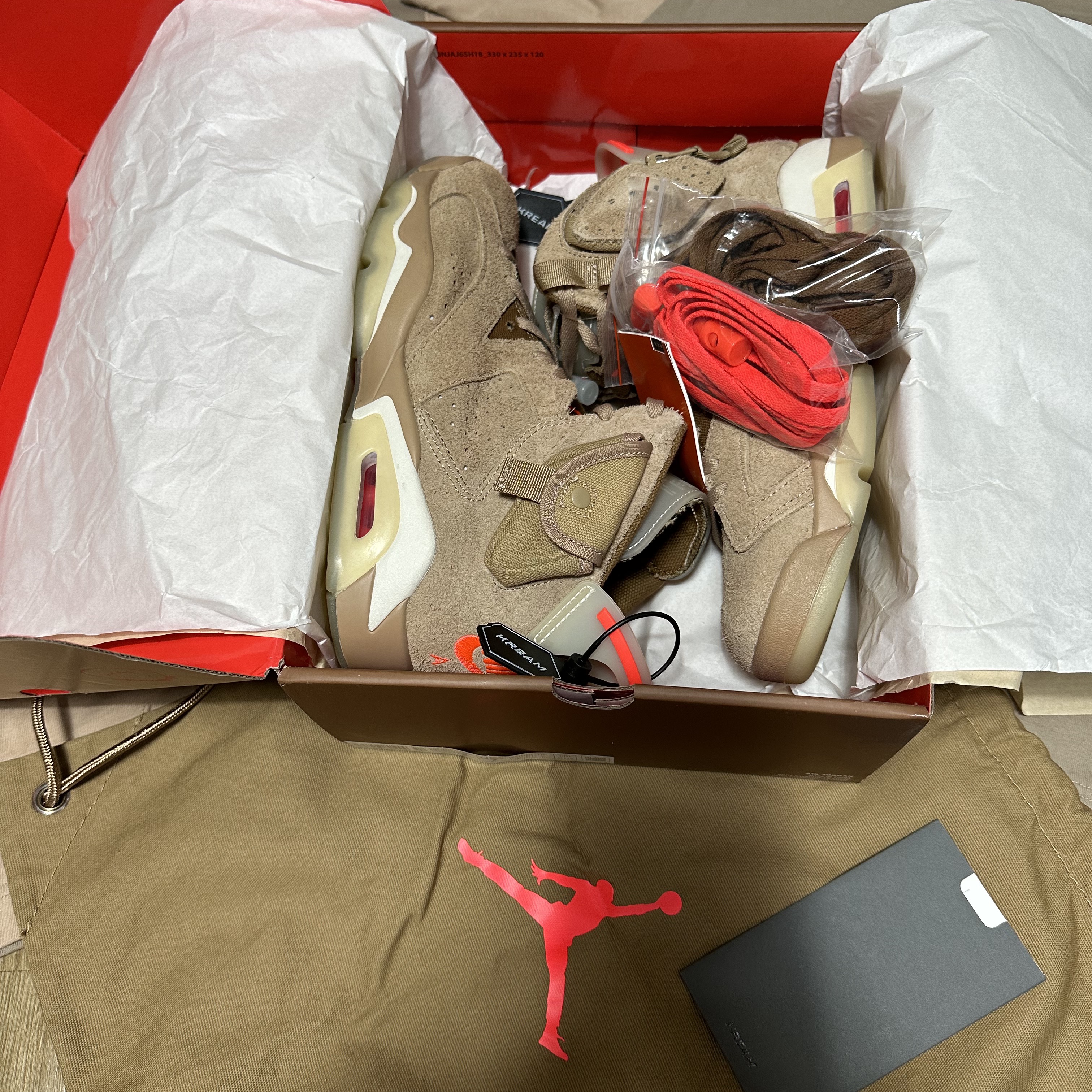 Jordan 6 x Travis Scott Retro SP British Khaki 착용 스타일