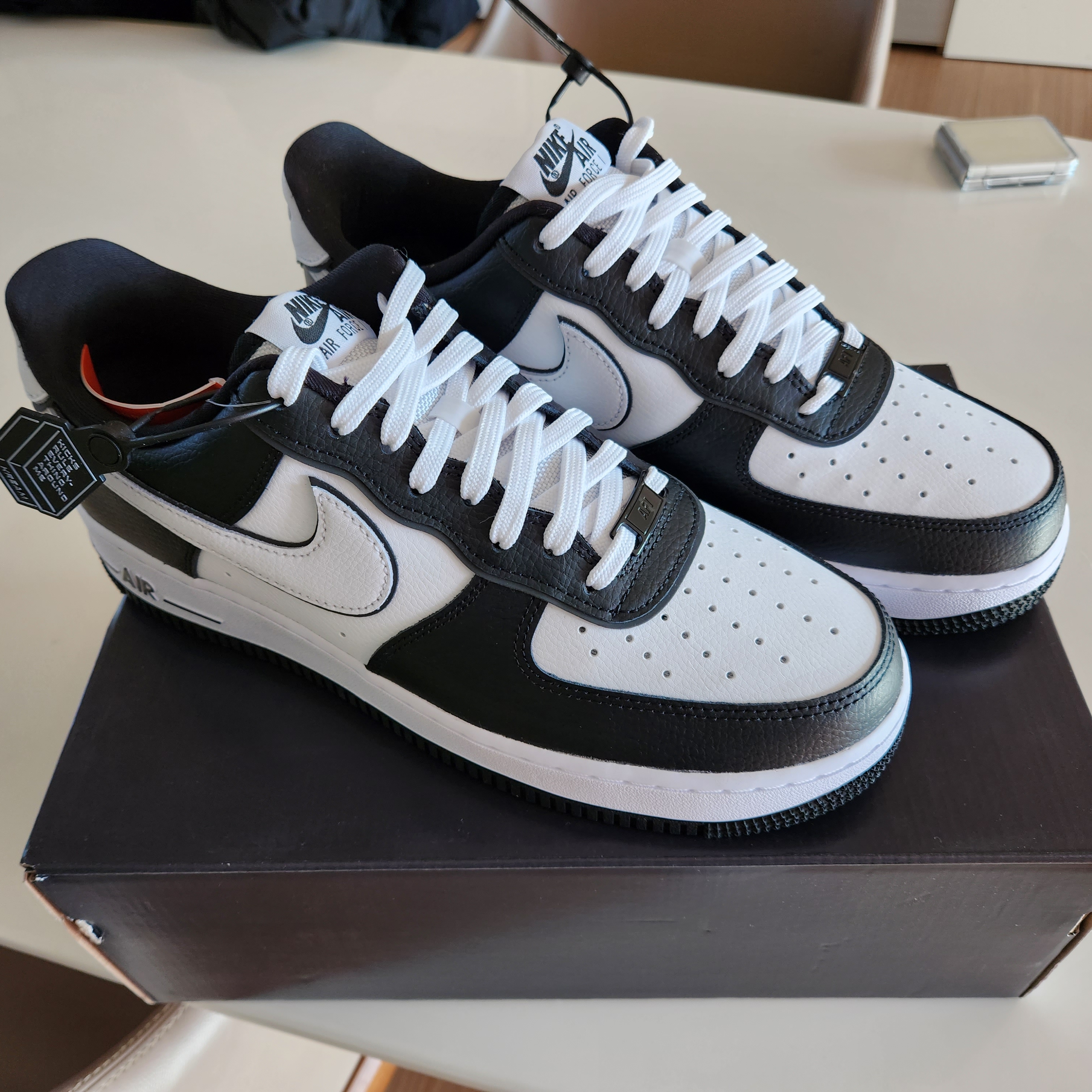 Nike Air Force 1 '07 LV8 White Black, Nike Air Force 1 '07 LV8 Sail Noble Green 착용 스타일 - 3