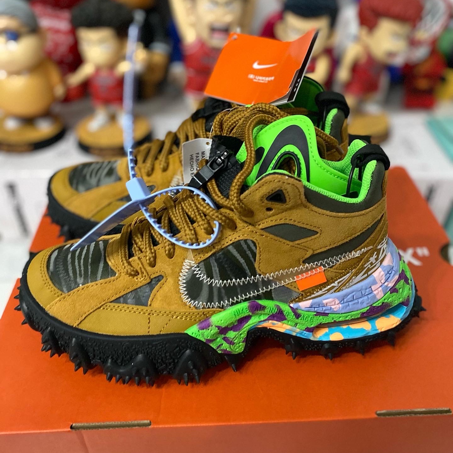 Nike x Off-White Terra Forma Wheat and Green Strike 착용 스타일