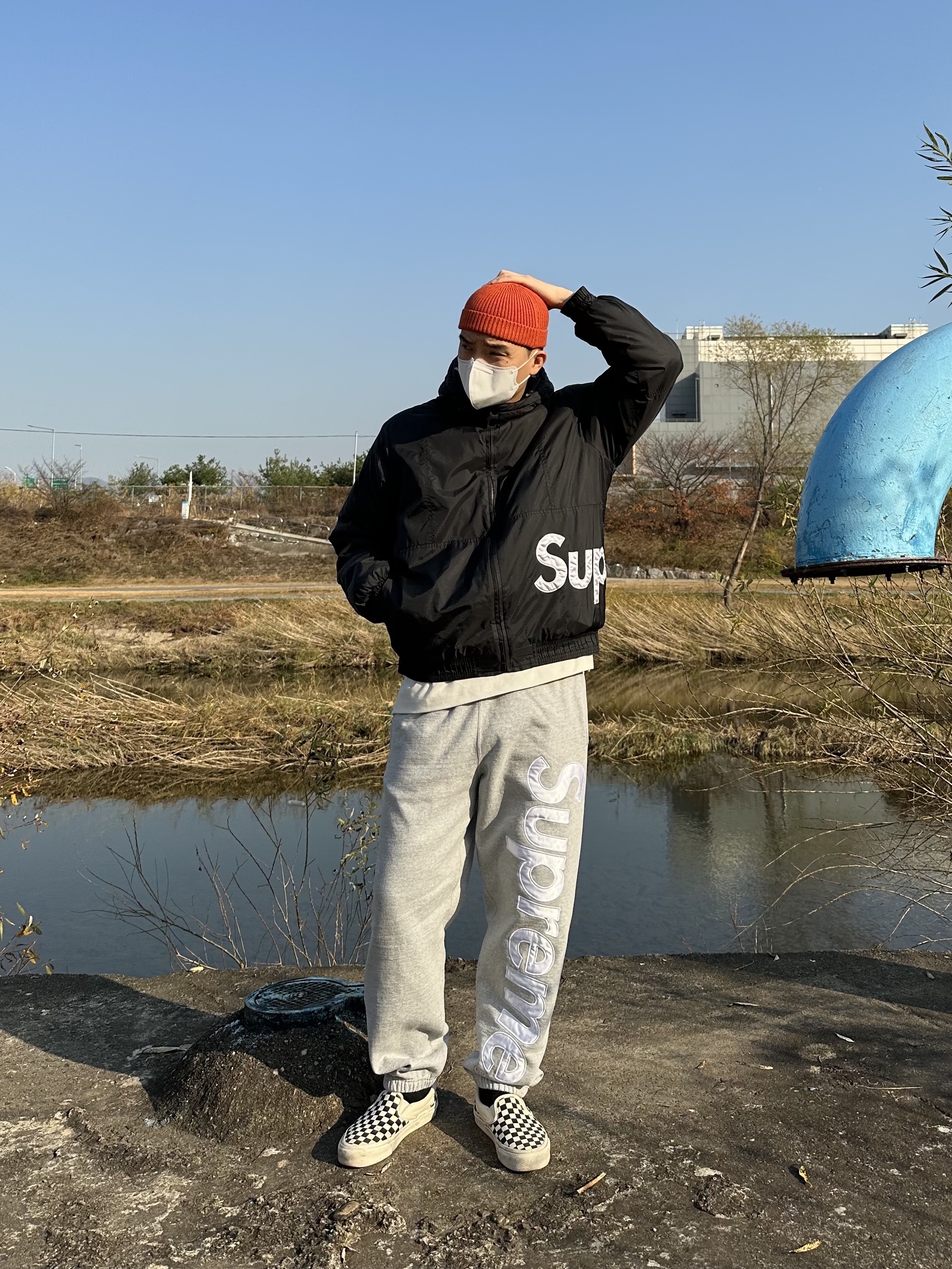 Supreme Satin Applique Sweatpants Heather Grey - 22FW, Vans Vault OG Classic Slip-On LX Checkerboard 착용 스타일 - 1