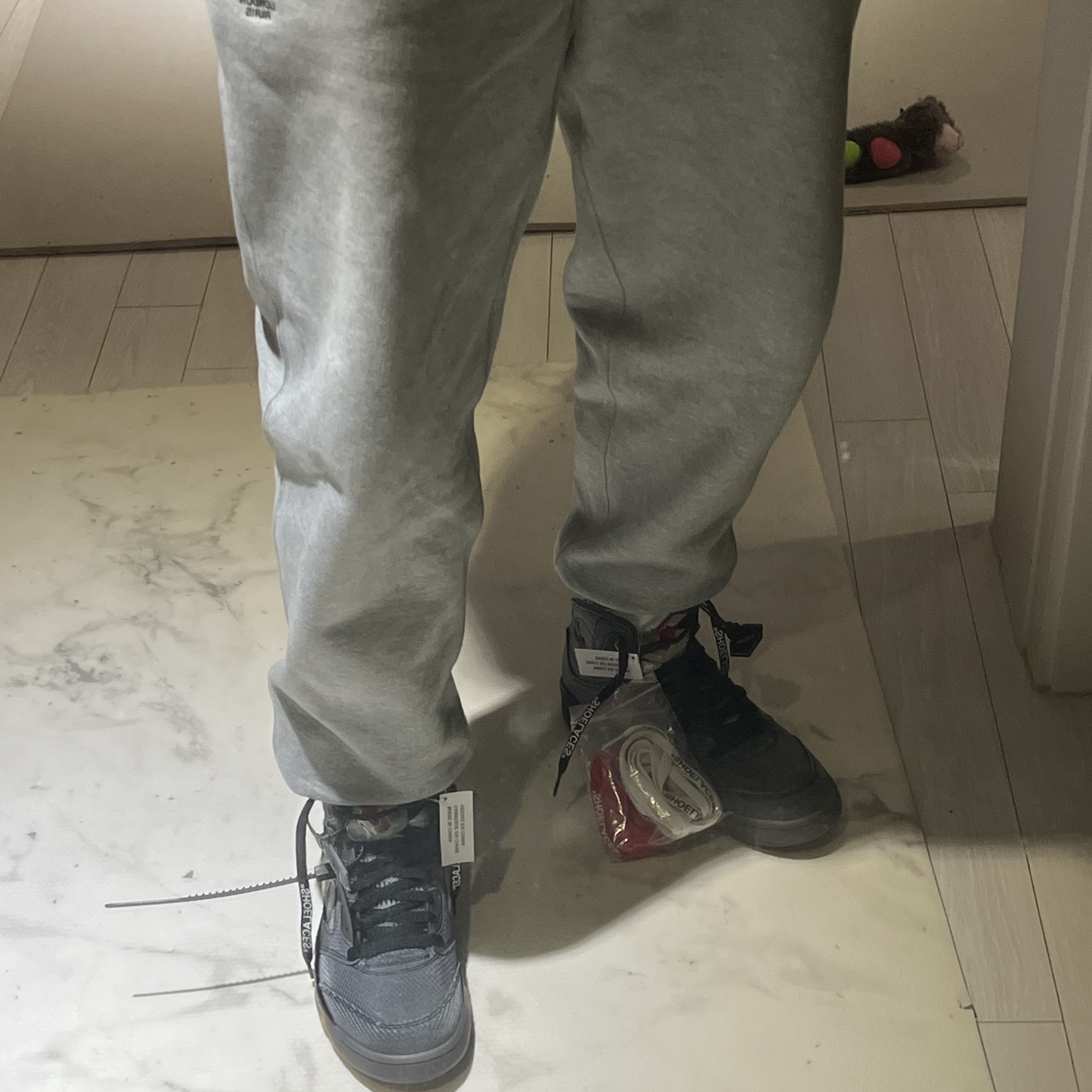 Jordan 5 x Off-White Retro SP Black Muslin 착용 스타일 - 3
