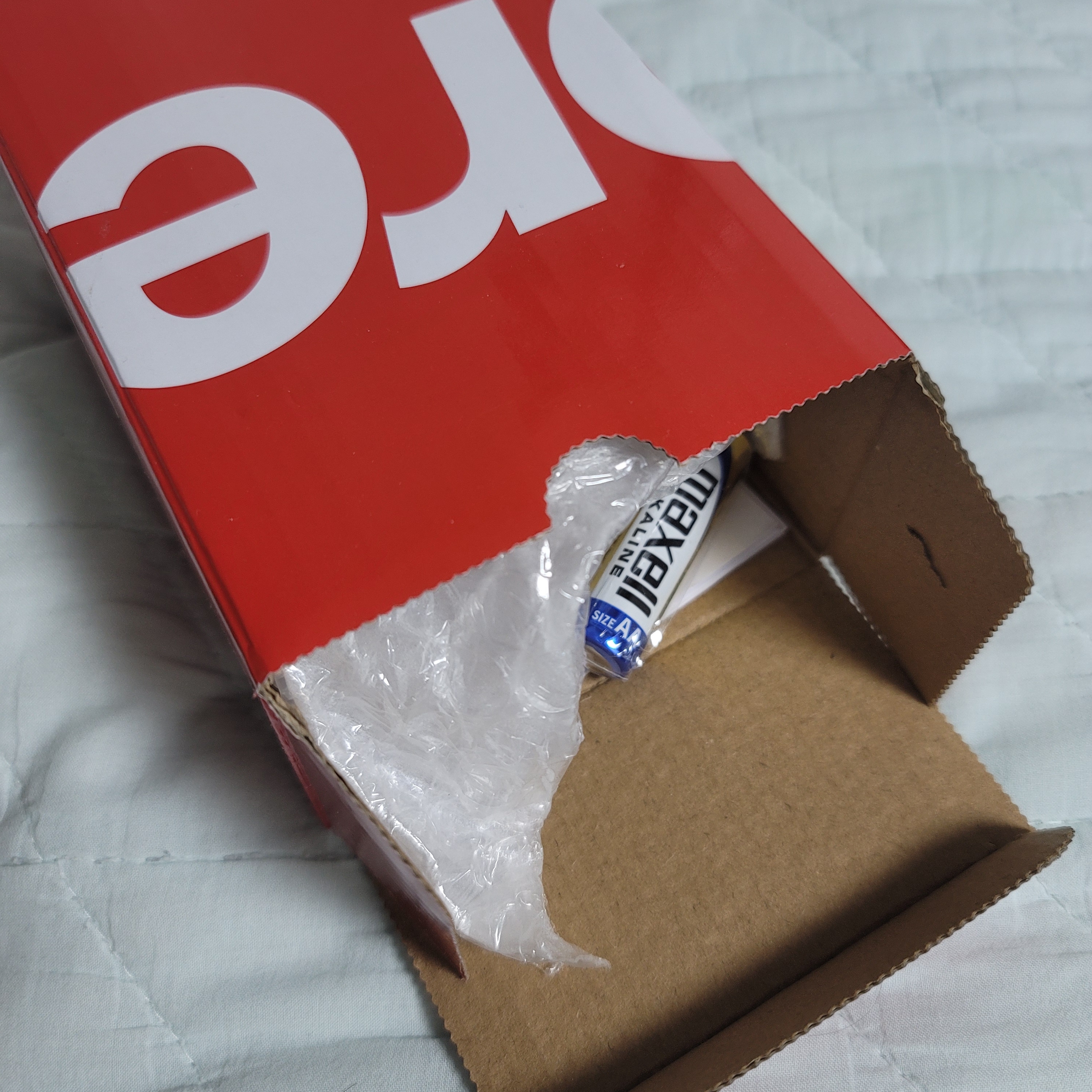 Supreme x Seiko Alarm Clock White - 22FW 착용 스타일 - 2