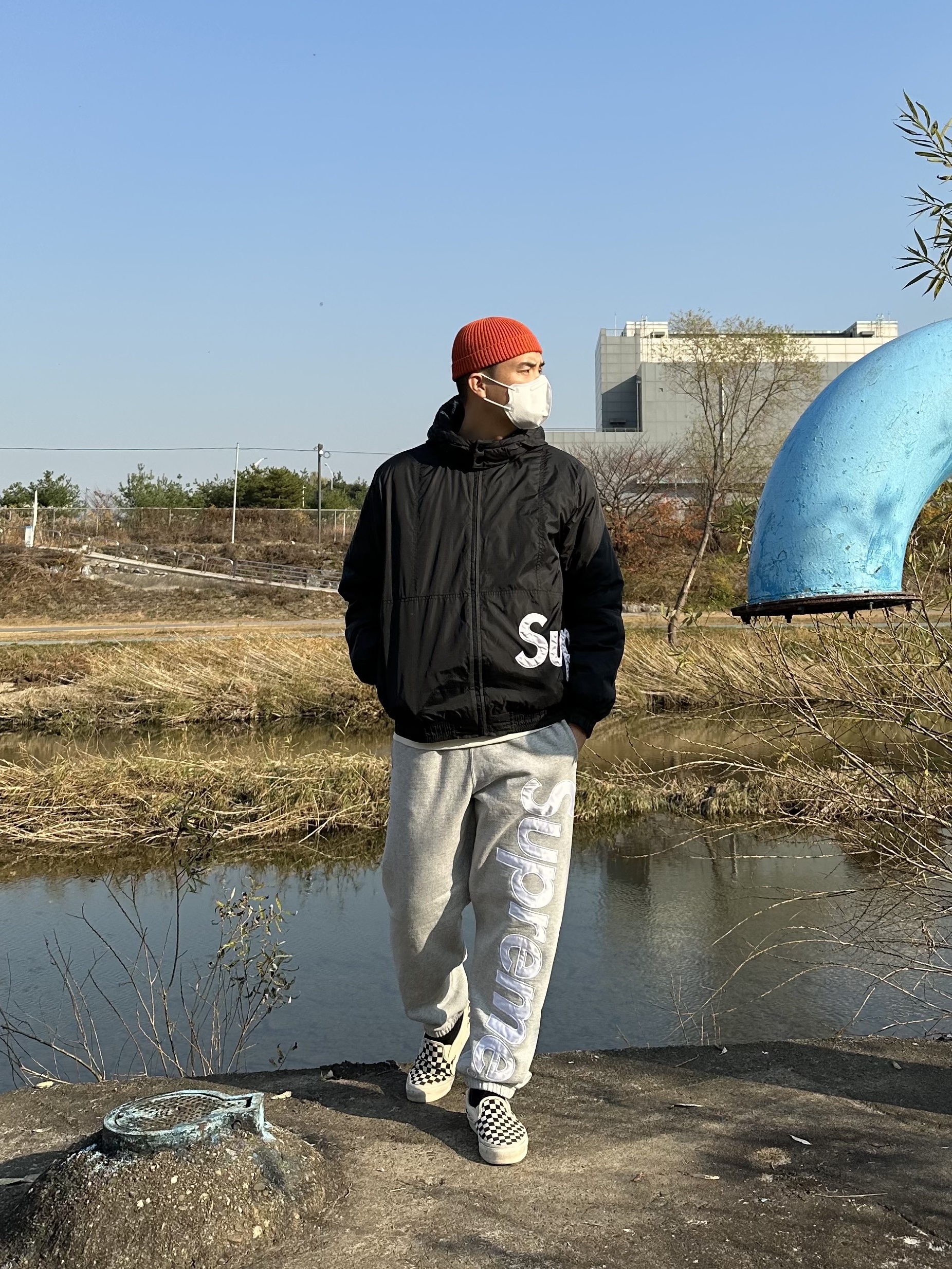 Supreme Satin Applique Sweatpants Heather Grey - 22FW, Vans Vault OG Classic Slip-On LX Checkerboard 착용 스타일 - 3