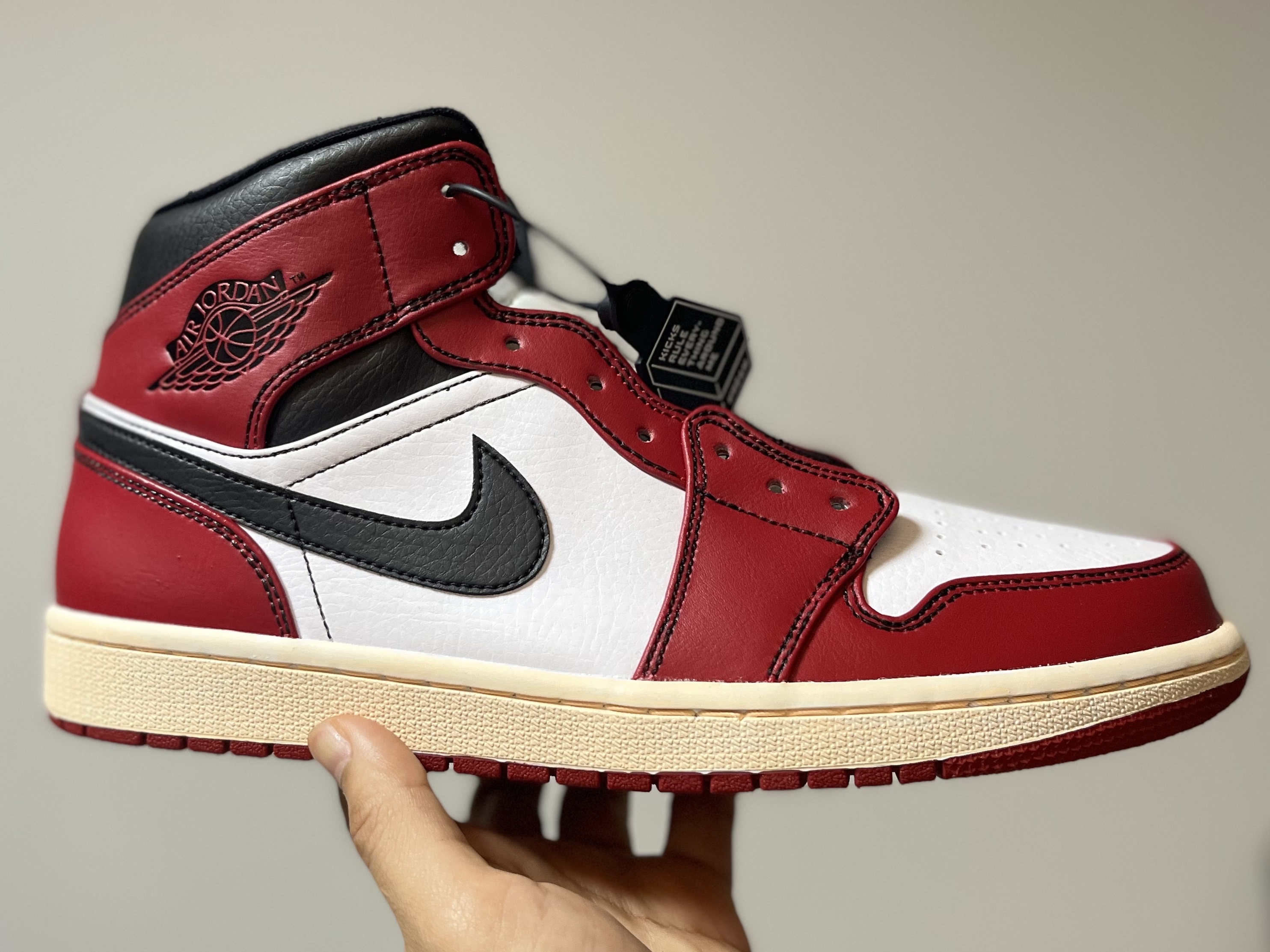Jordan 1 Mid Chicago 2020 착용 스타일 - 2