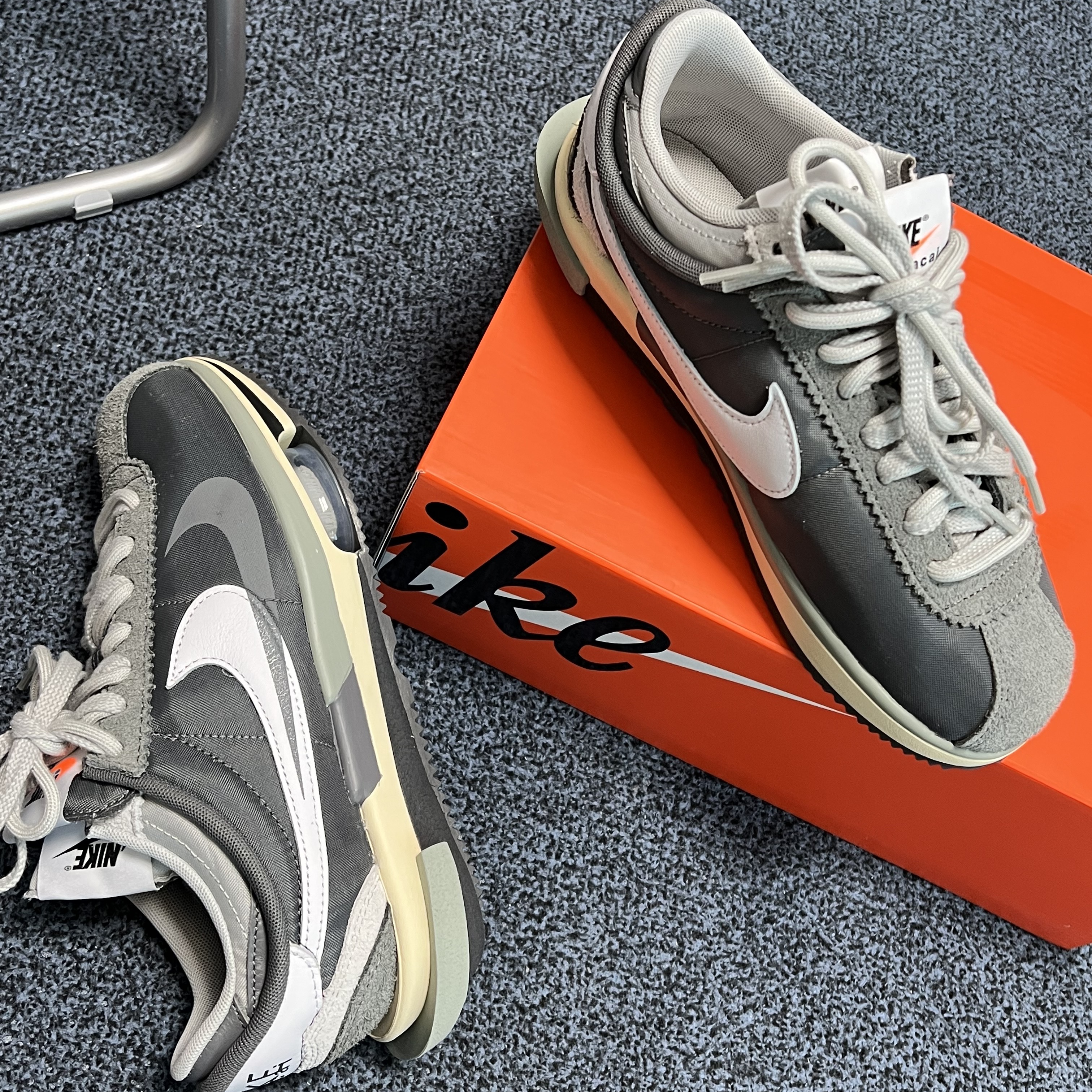 Nike x Sacai Zoom Cortez SP Iron Grey 착용 스타일 - 2