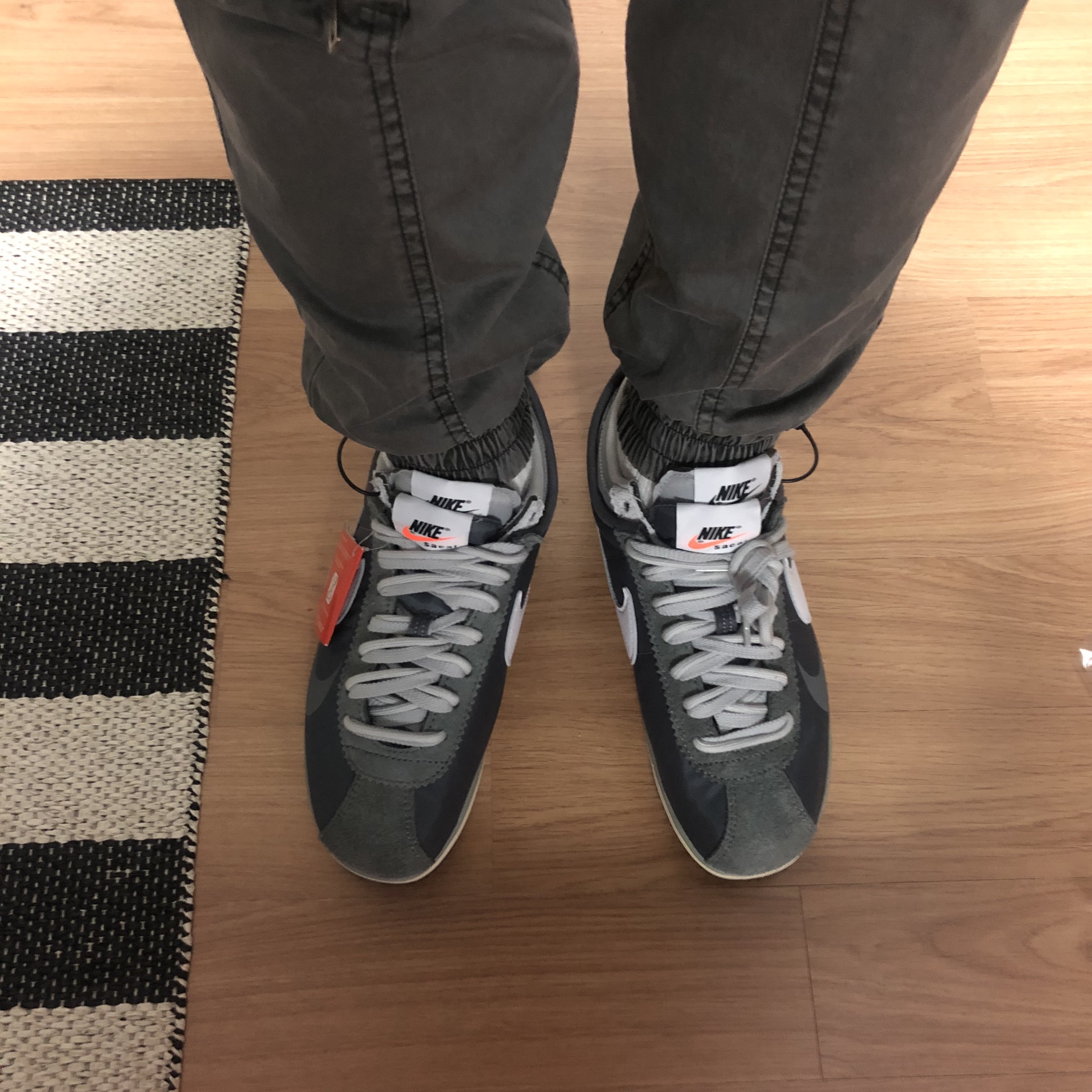 Nike x Sacai Zoom Cortez SP Iron Grey 착용 스타일 - 4