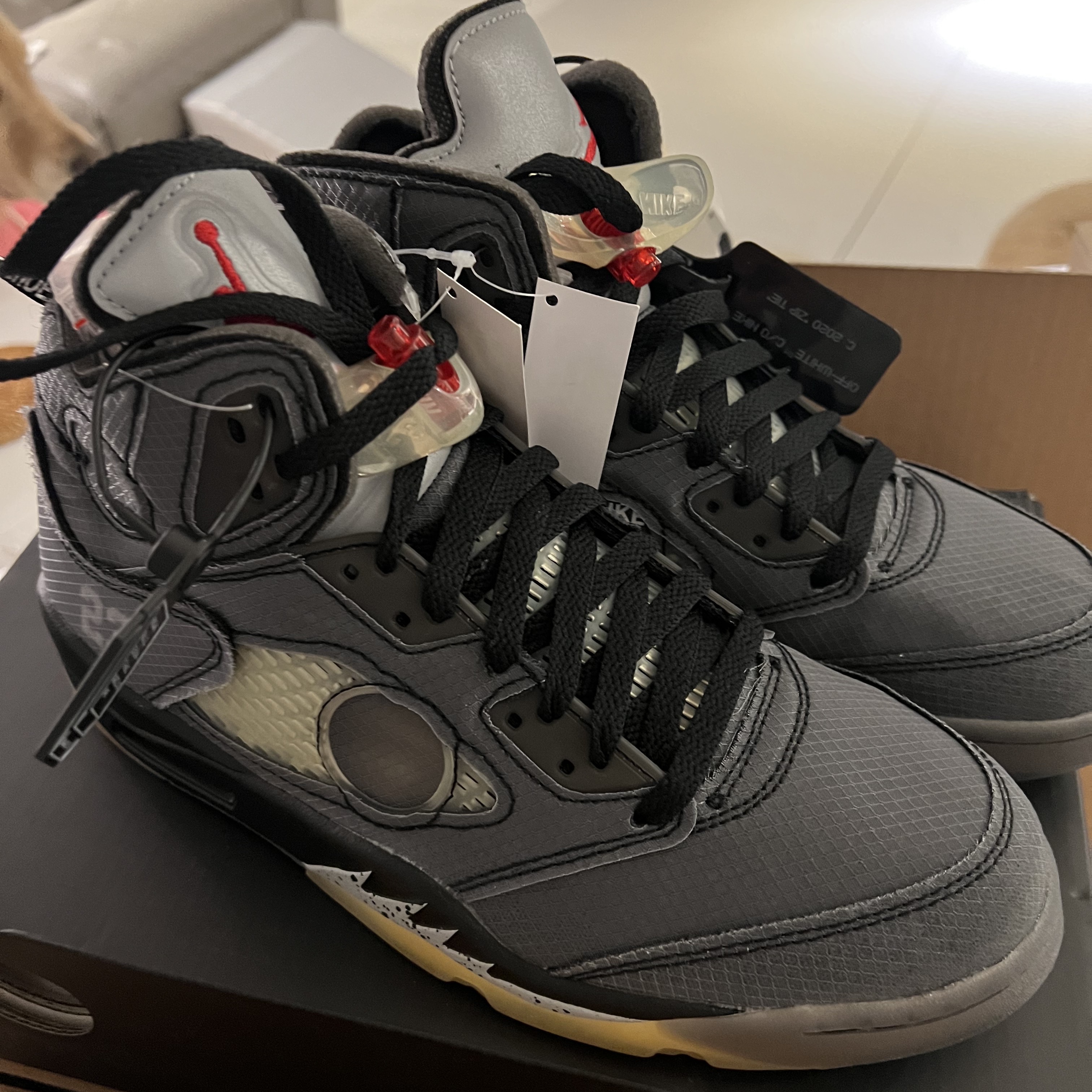 Jordan 5 x Off-White Retro SP Black Muslin 착용 스타일 - 2