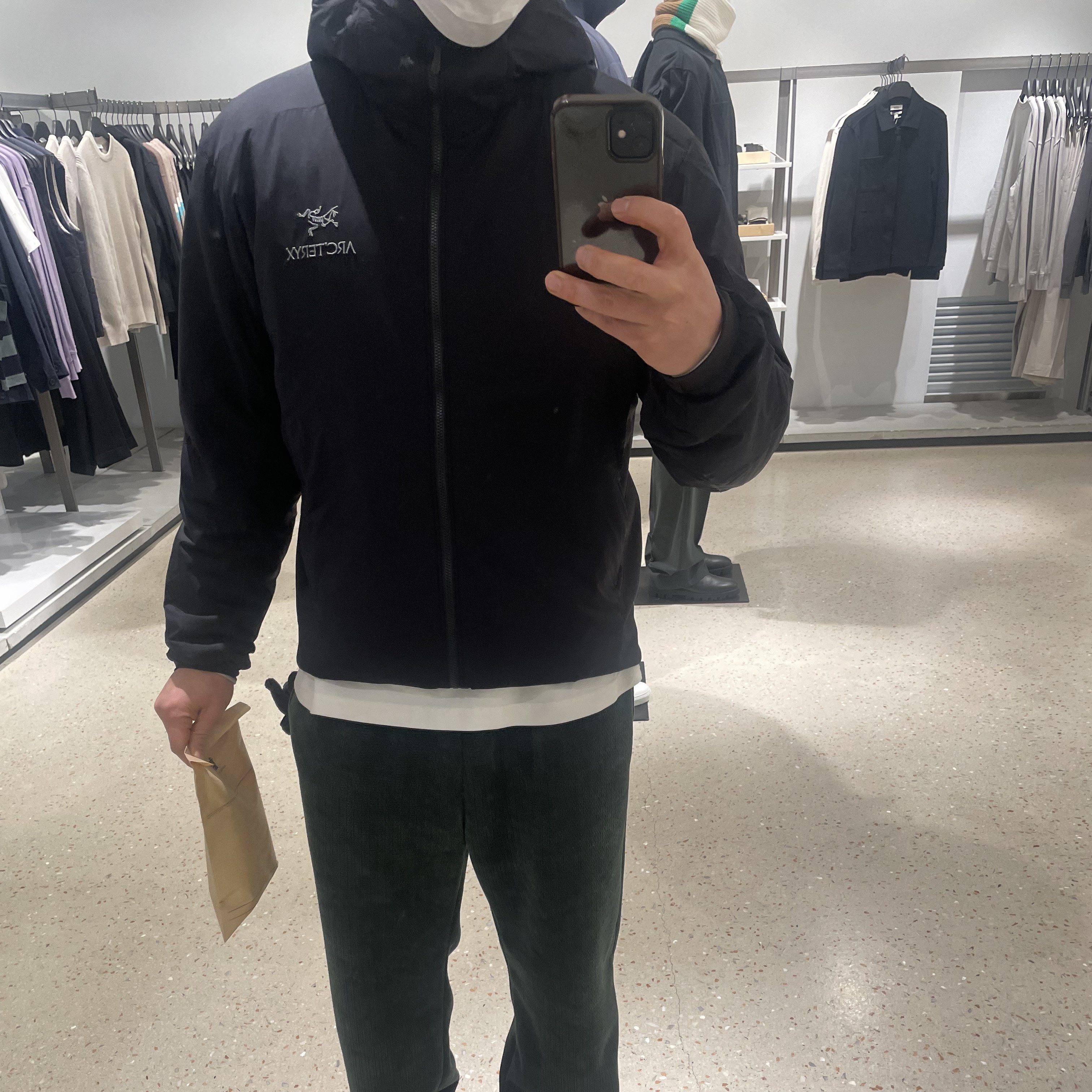 Arc'teryx Atom LT Hoody Black 착용 스타일