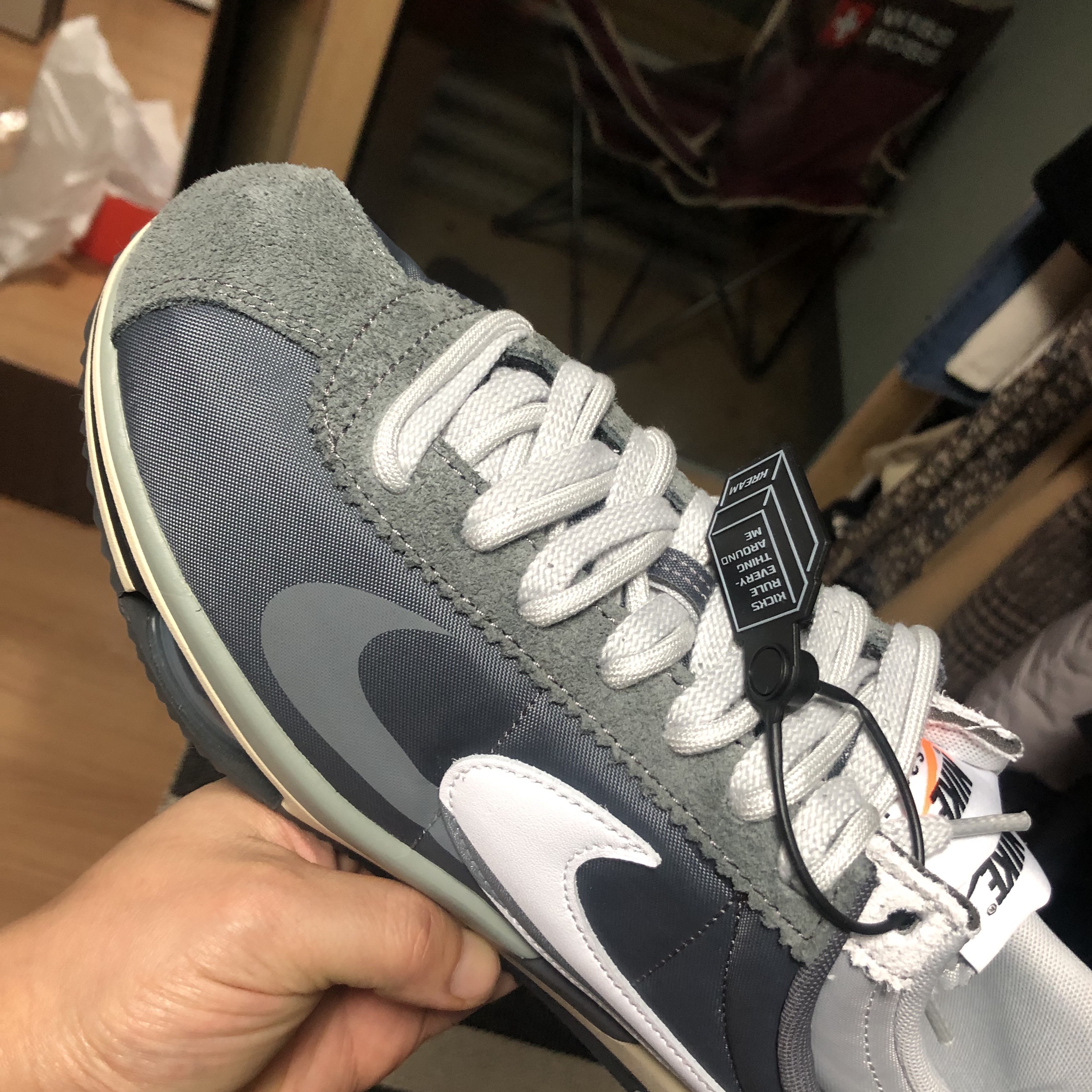 Nike x Sacai Zoom Cortez SP Iron Grey 착용 스타일 - 2