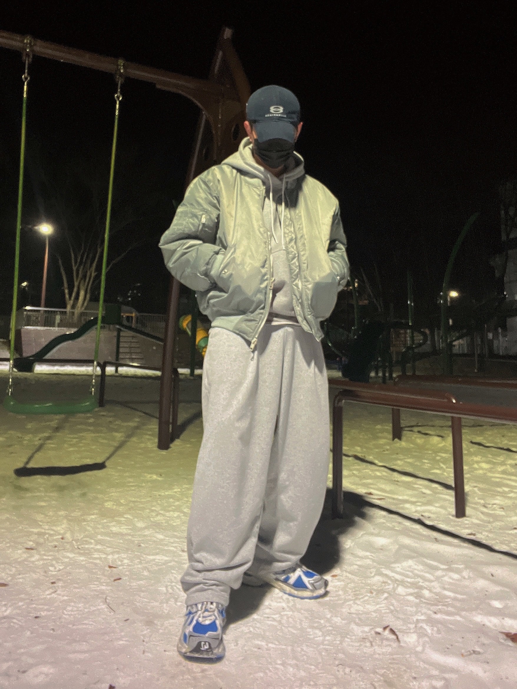 Balenciaga Runner Sneakers Blue White, Balenciaga Unity Snowboard Cap Navy Blue 착용 스타일