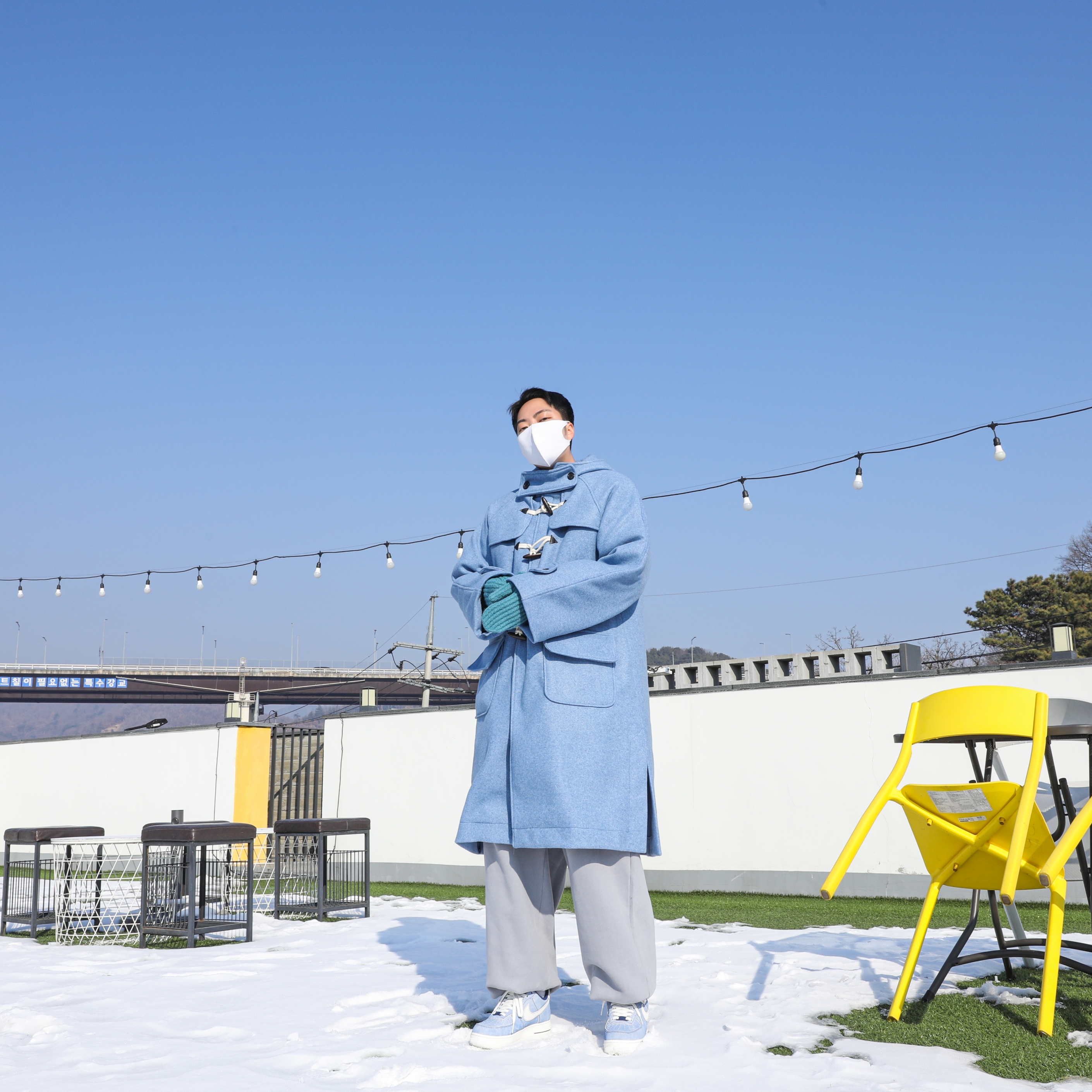 Nike Air Force 1 '07 LV8 Dusty Blue 착용 스타일 - 1