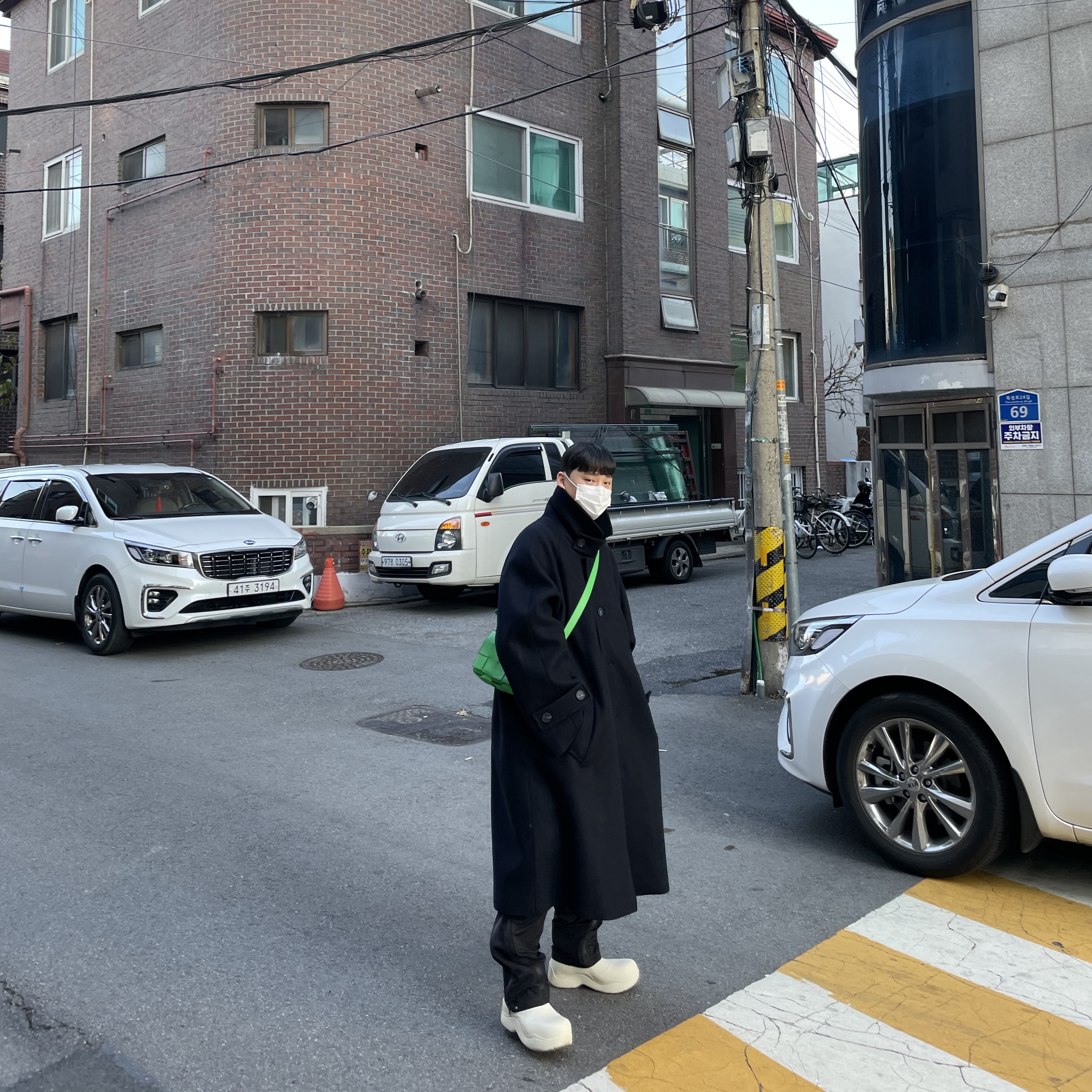 Undermycar Majanne Multi Button Oversized Wool Coat Black Oyster - 21FW, Bottega Veneta Lambskin Leather Cassette Parakeet 착용 스타일 - 1