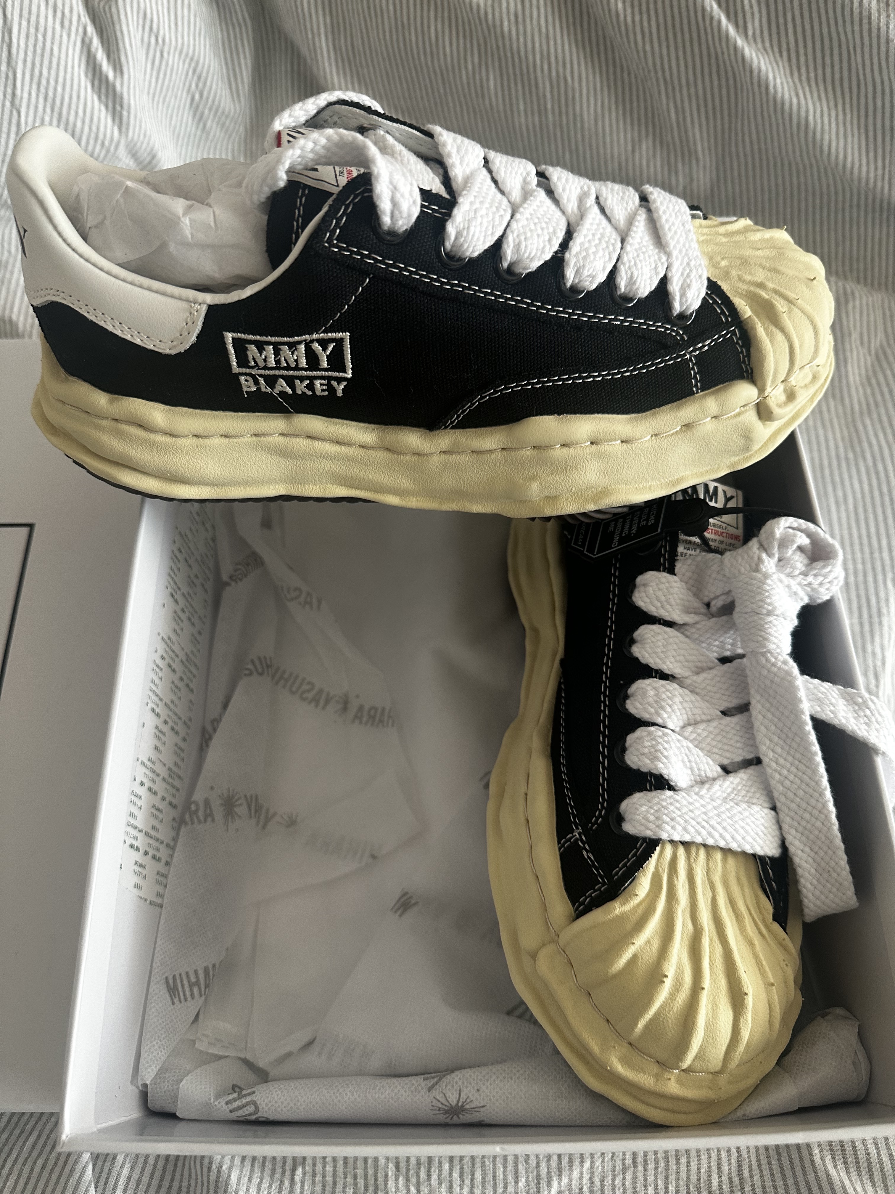 Maison Mihara Yasuhiro Blakey VL OG Sole Canvas Low-top Sneakers Black 착용 스타일 - 2