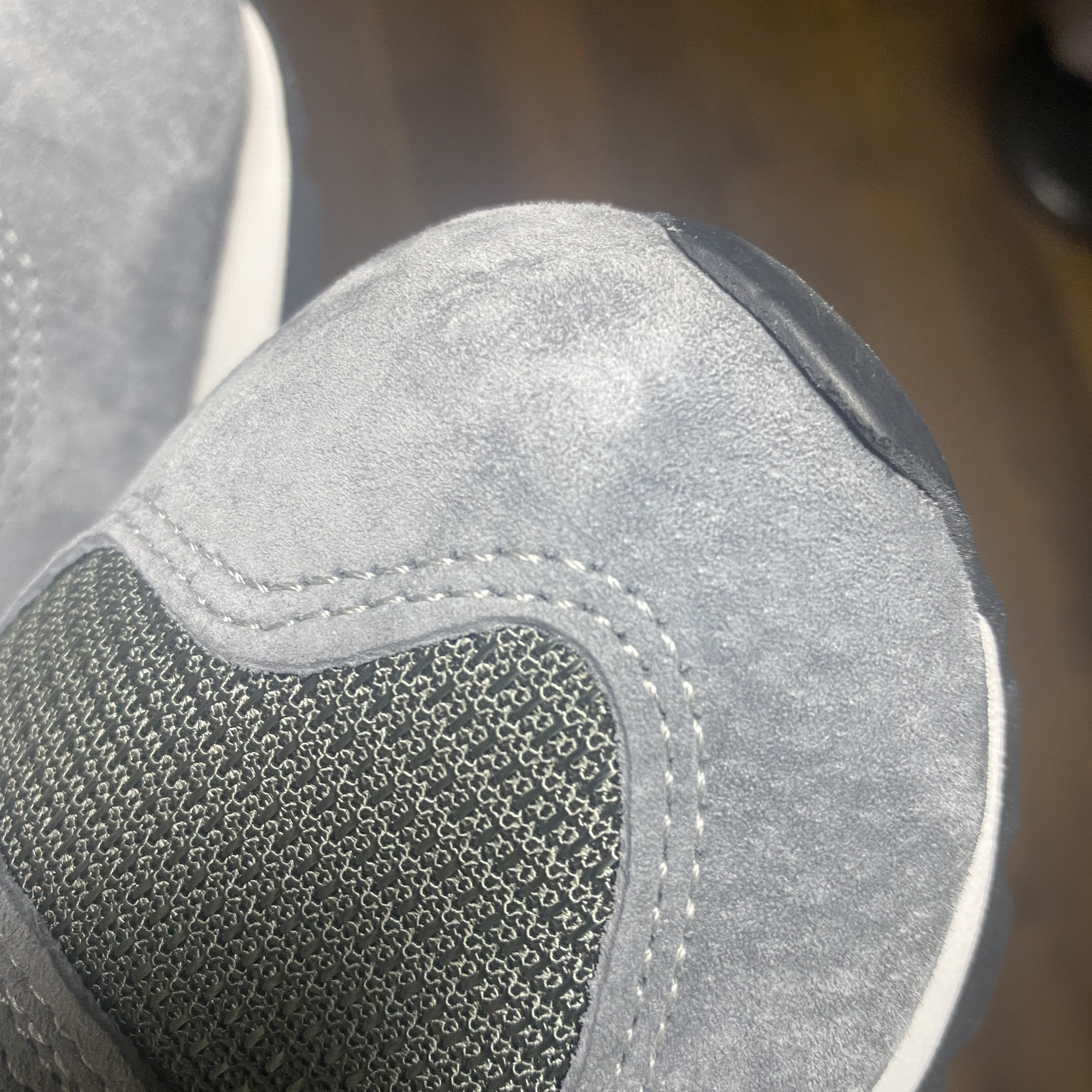 New Balance 990v1 Made in USA Grey White 착용 스타일 - 2