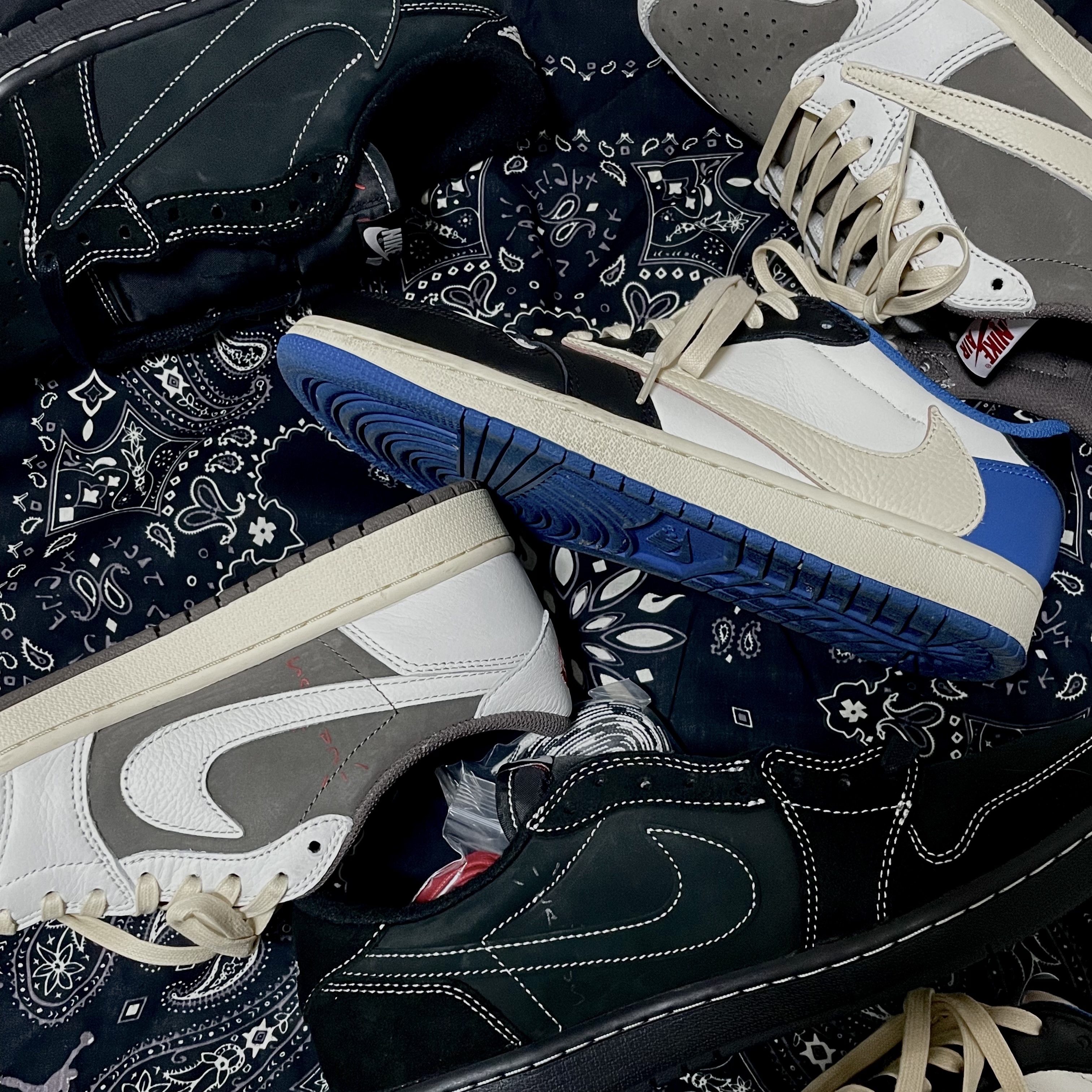 Jordan 1 x Travis Scott Retro Low OG SP Black Phantom, Jordan 1 x Travis Scott Retro Low OG SP Sail and Ridgerock 착용 스타일
