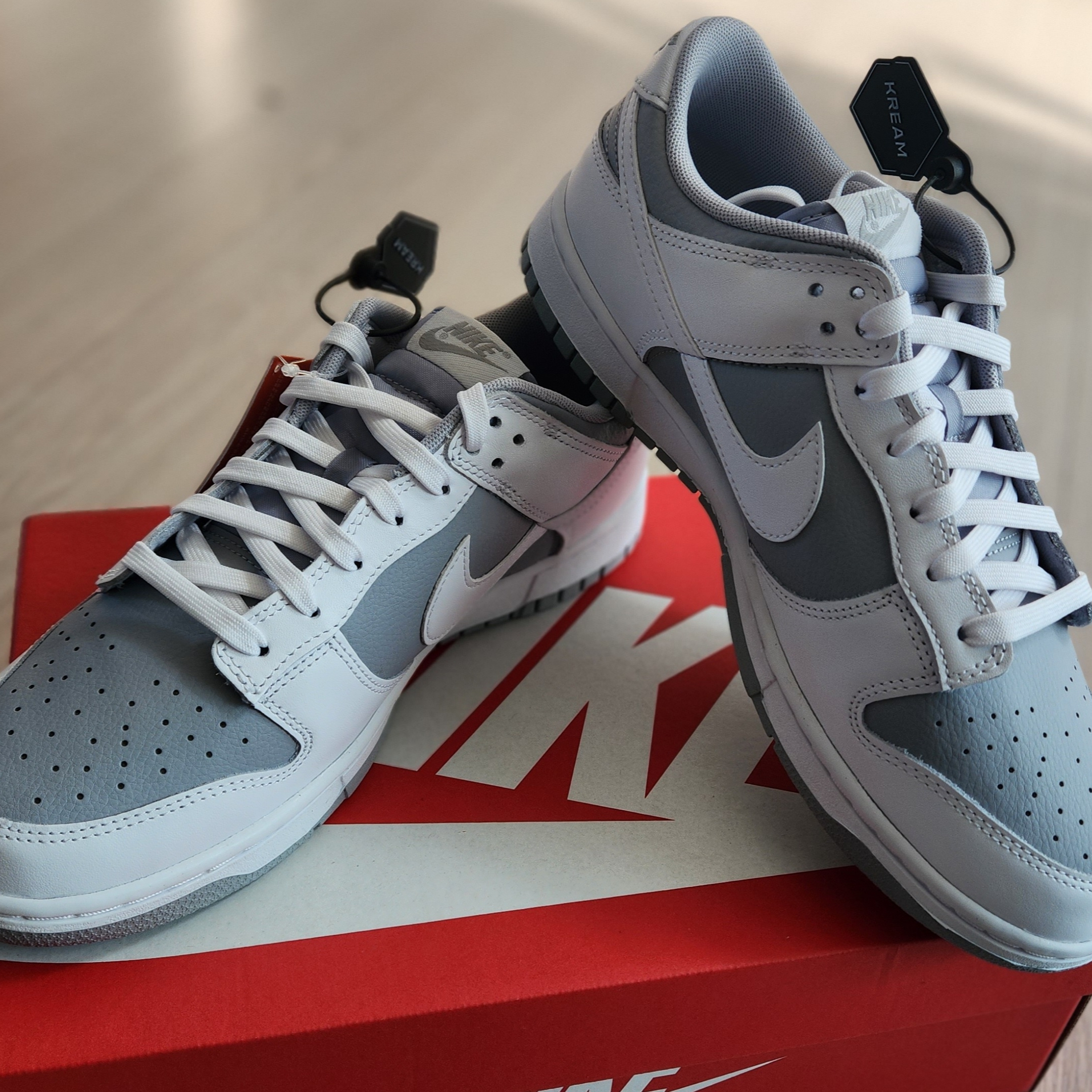 Nike Dunk Low Retro White Neutral Grey 착용 스타일 - 2