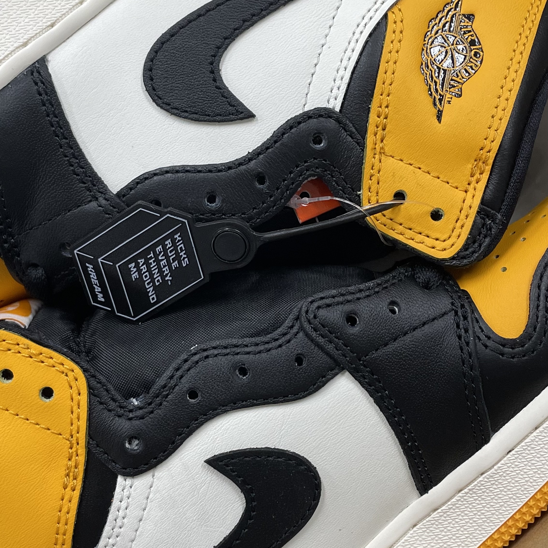 Jordan 1 Retro High OG Taxi 착용 스타일 - 1