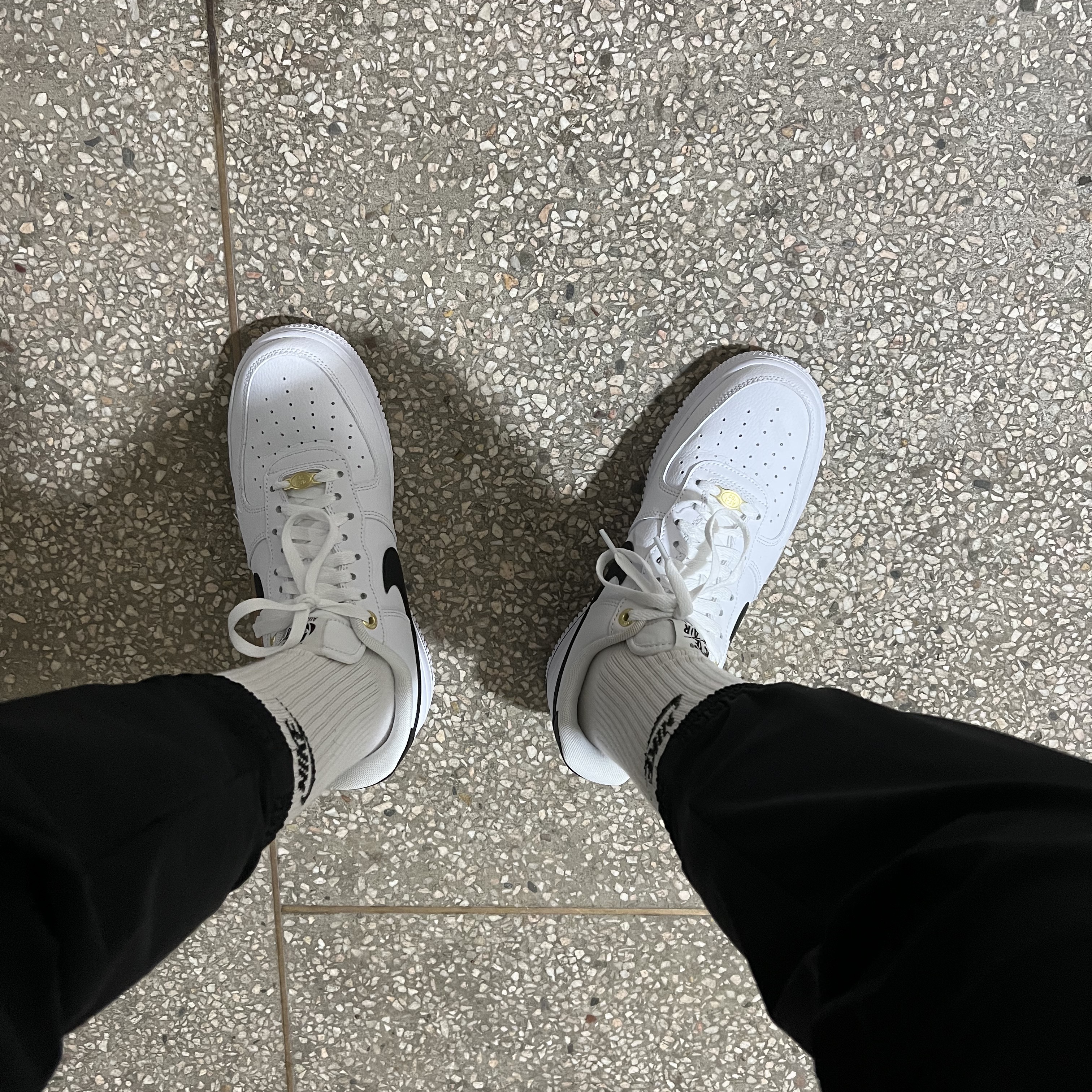 Nike Air Force 1 '07 LV8 40th Anniversary Join Forces White Black 착용 스타일