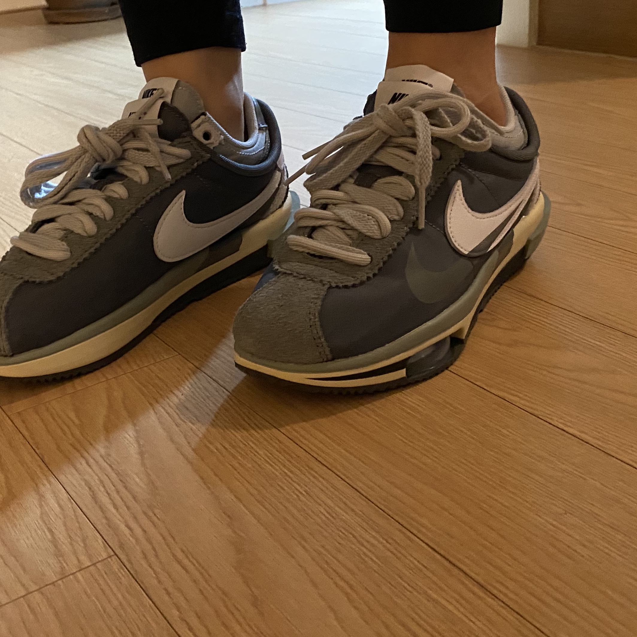 Nike x Sacai Zoom Cortez SP Iron Grey 착용 스타일 - 2