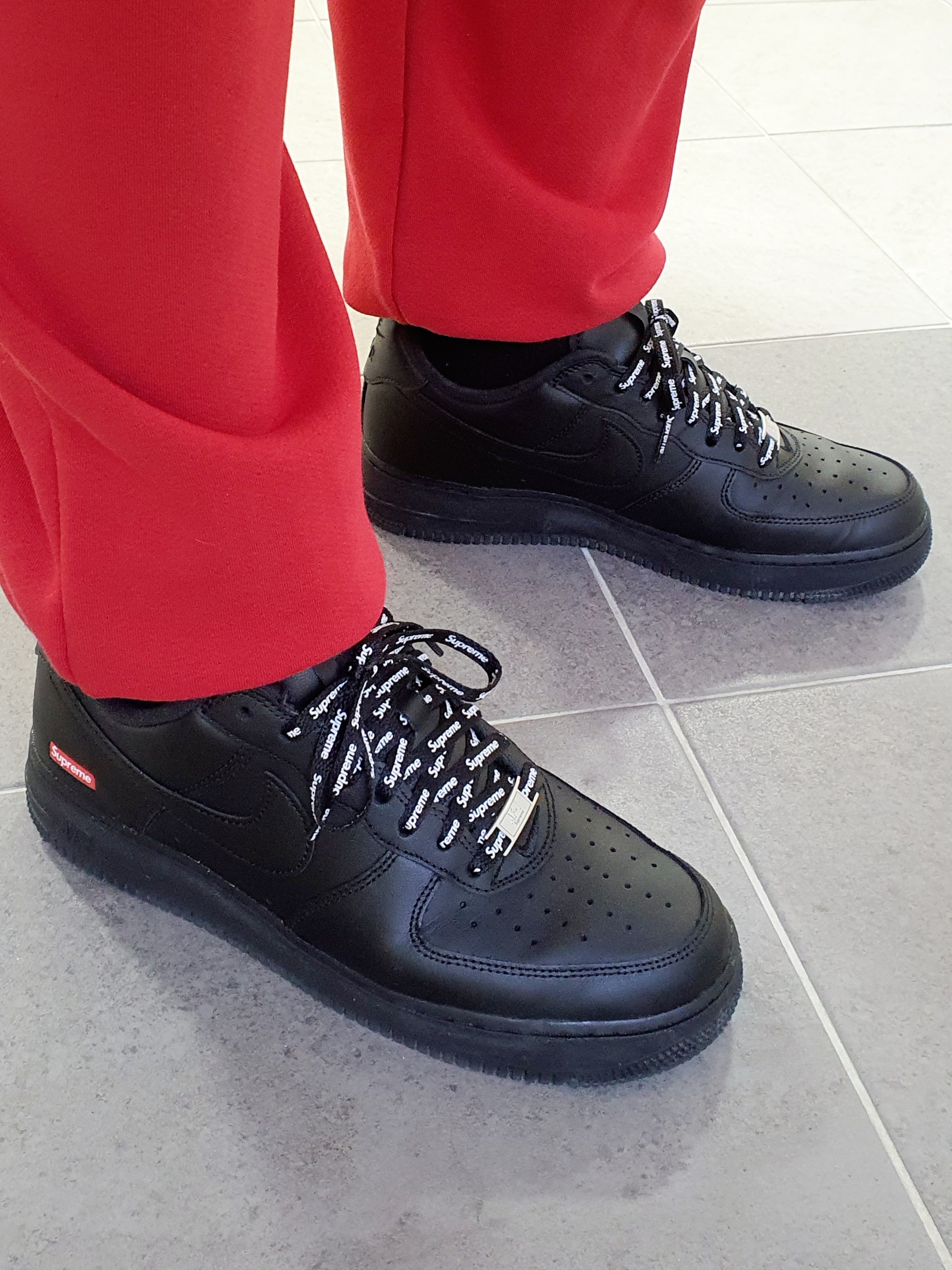 Nike x Supreme Air Force 1 Low Black 착용 스타일