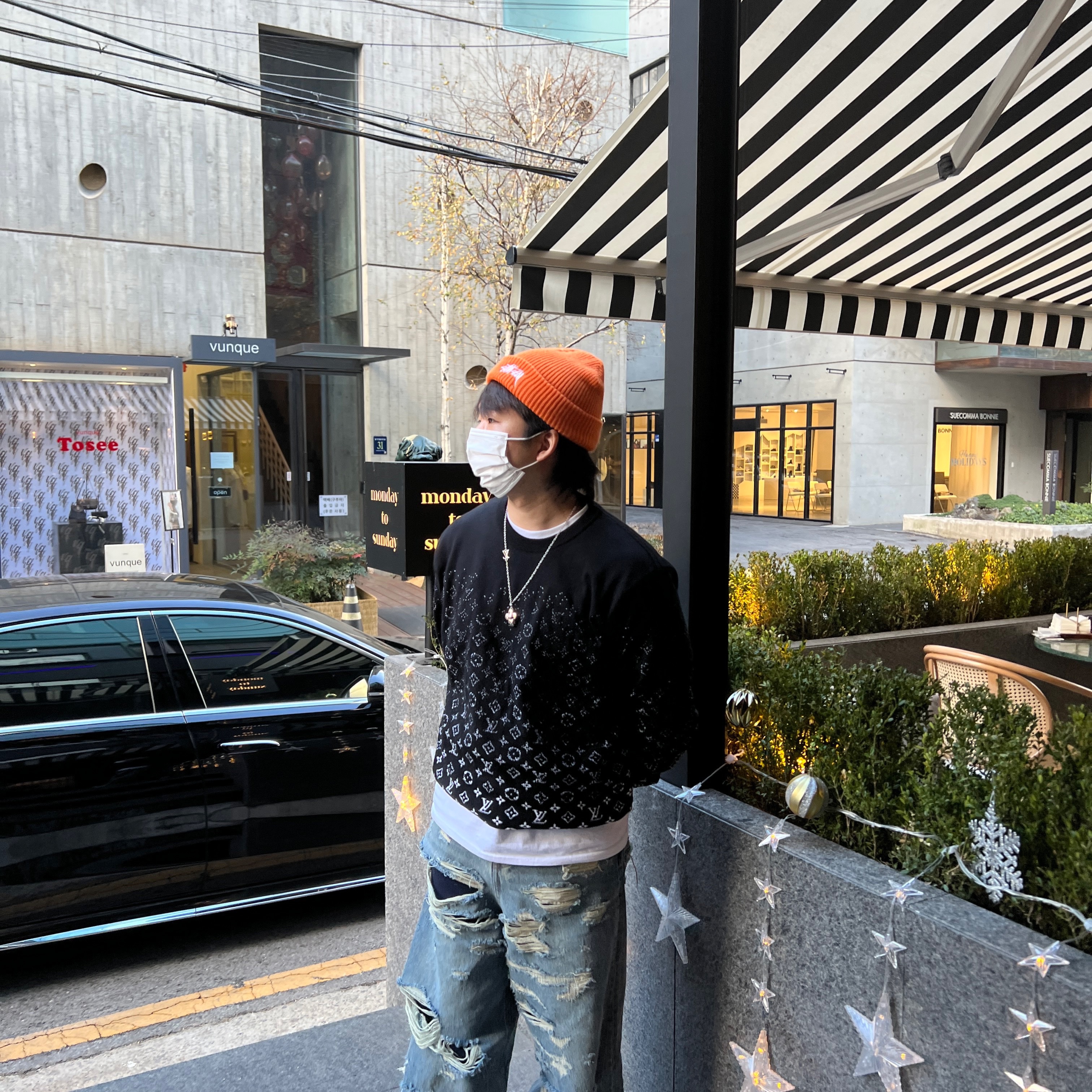 Stussy Basic Cuff Beanie Orange, Louis Vuitton LVSE Monogram Degrade Crewneck Black White 착용 스타일 - 2