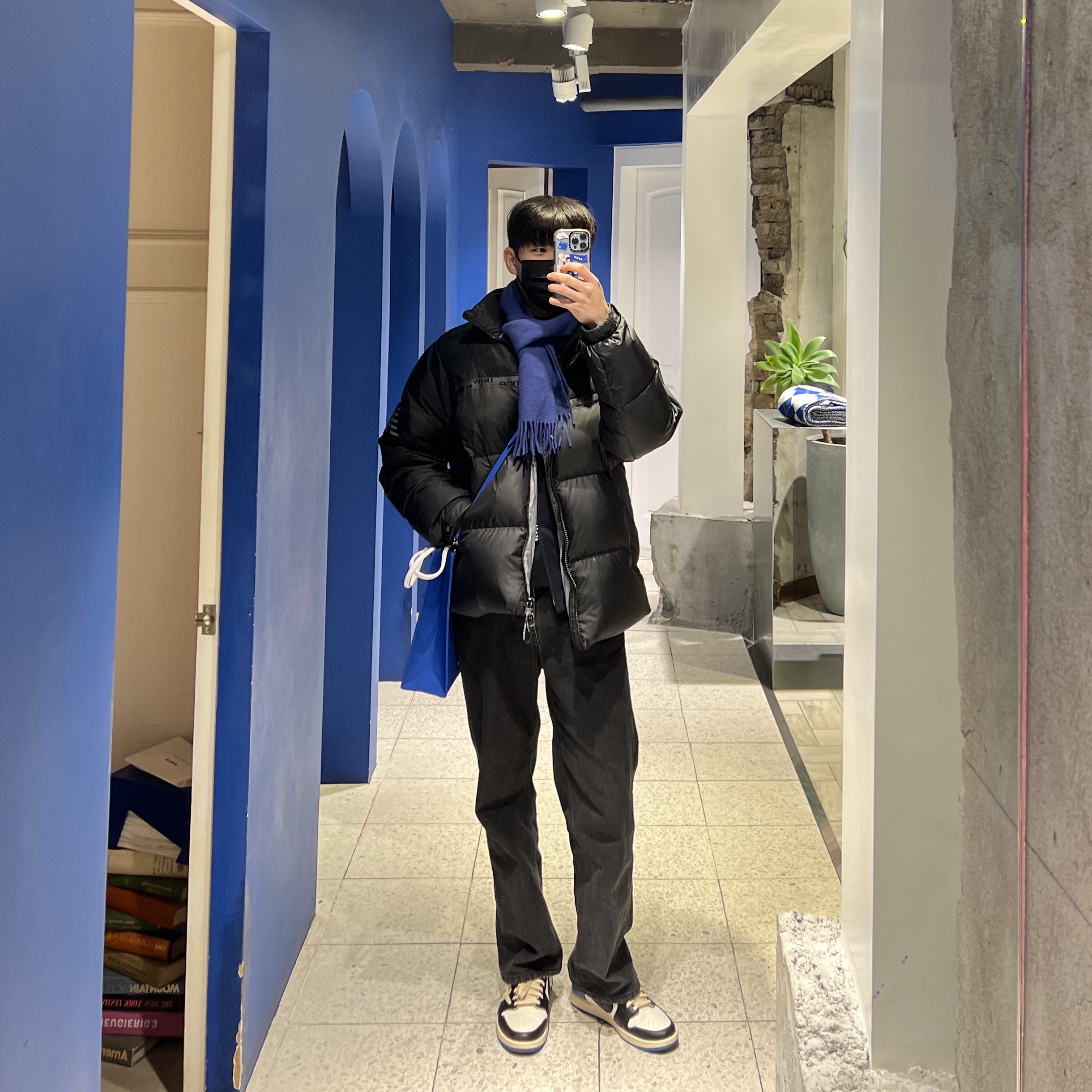 Casetify x Ader Error Ader Sticker iPhone Case, Ader Error Shopper Bag Z-Blue 착용 스타일