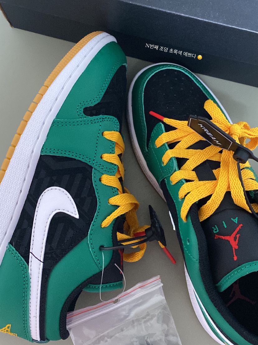 (GS) Jordan 1 Low SE Malachite Black 착용 스타일 - 1