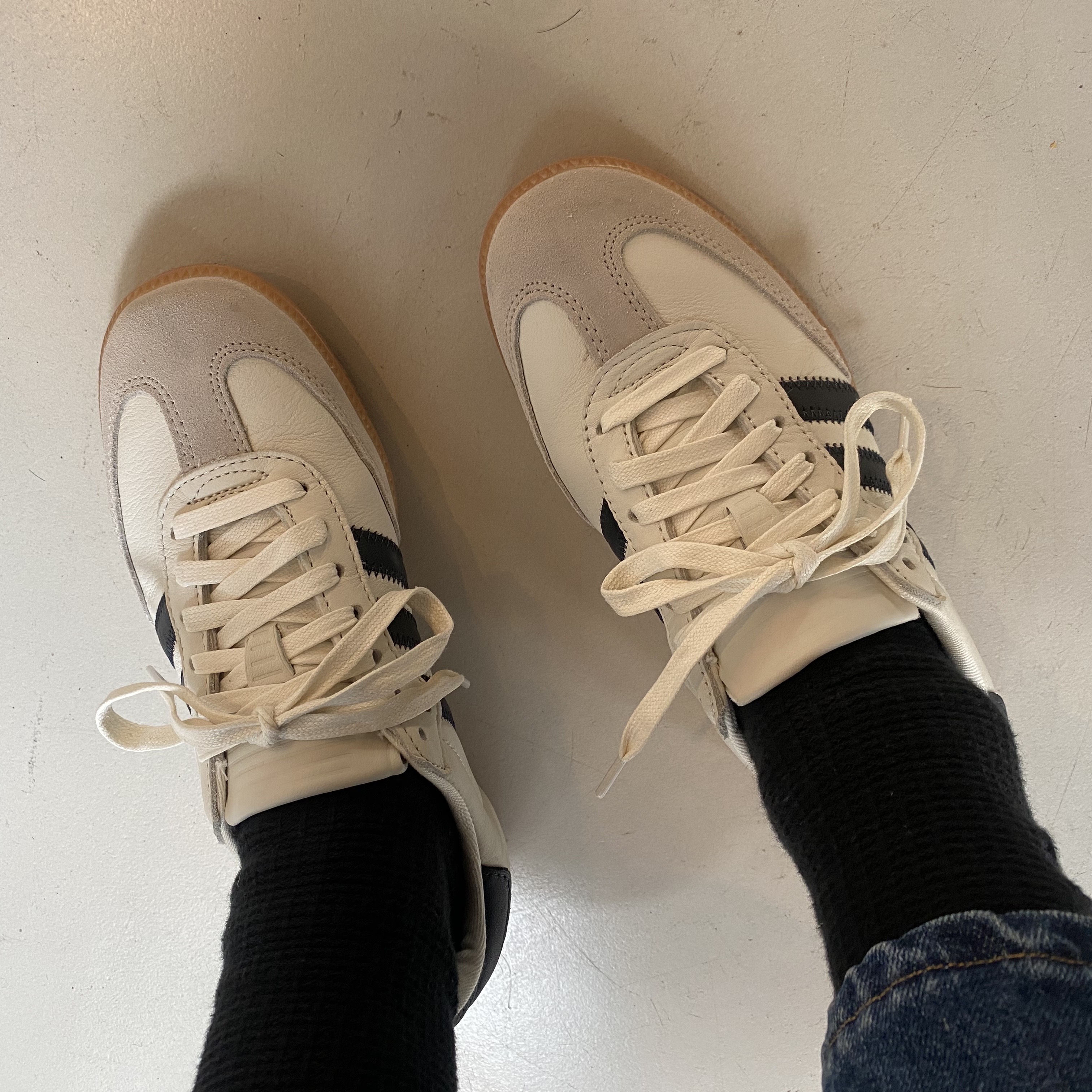 Adidas x Pharrell Williams Humanrace Samba Cloud White Night Grey 착용 스타일 - 3