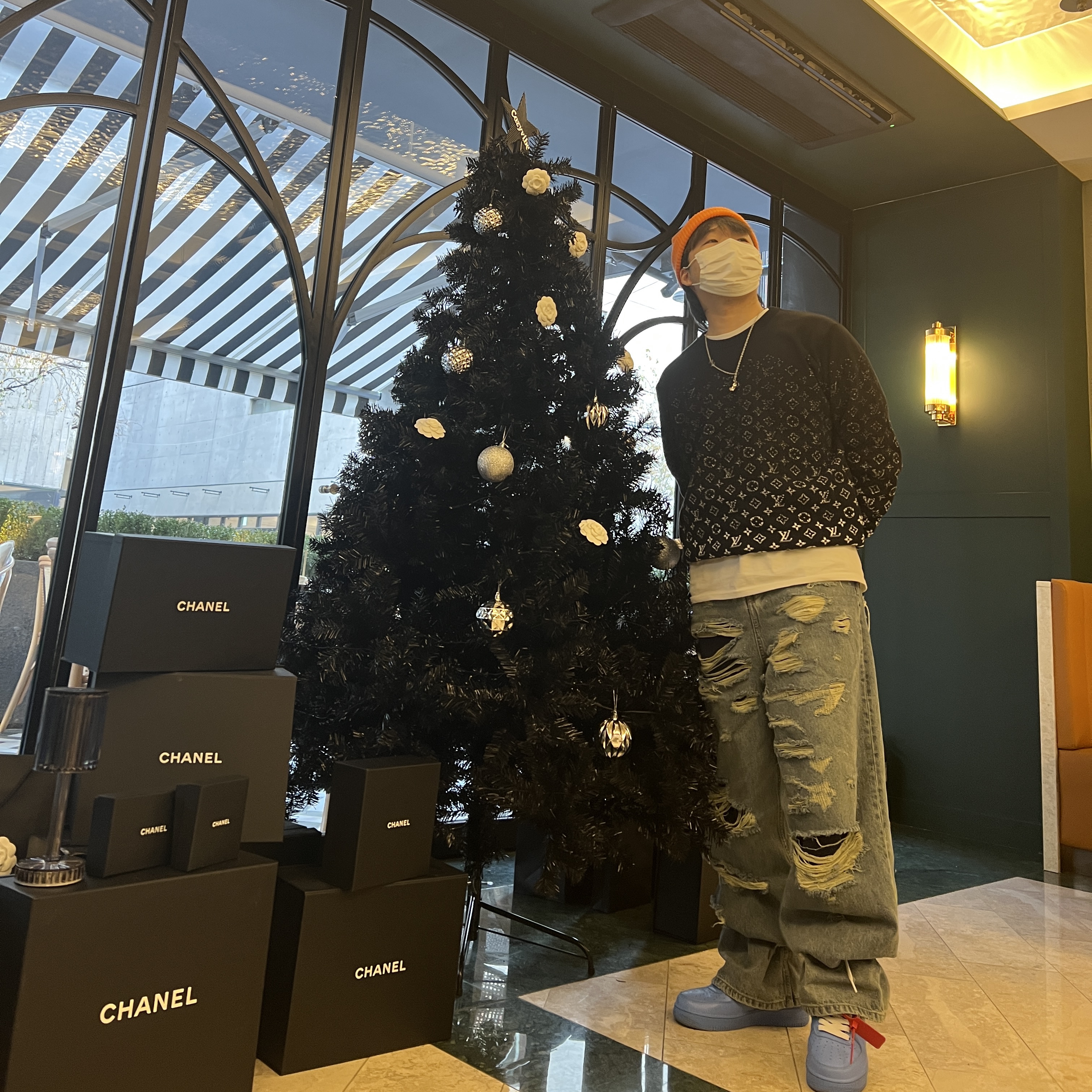 Stussy Basic Cuff Beanie Orange, Louis Vuitton LVSE Monogram Degrade Crewneck Black White 착용 스타일 - 4