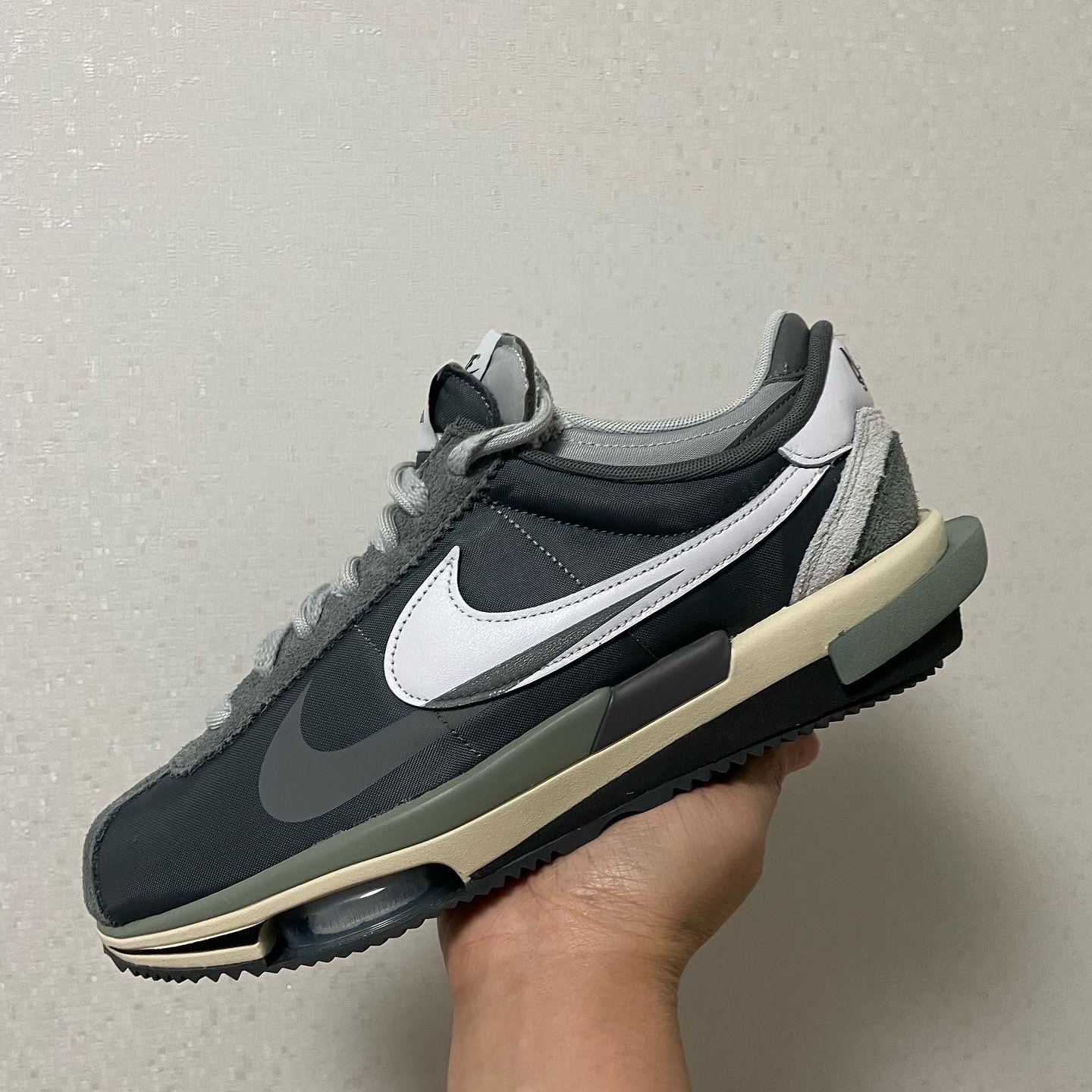 Nike x Sacai Zoom Cortez SP Iron Grey 착용 스타일 - 1