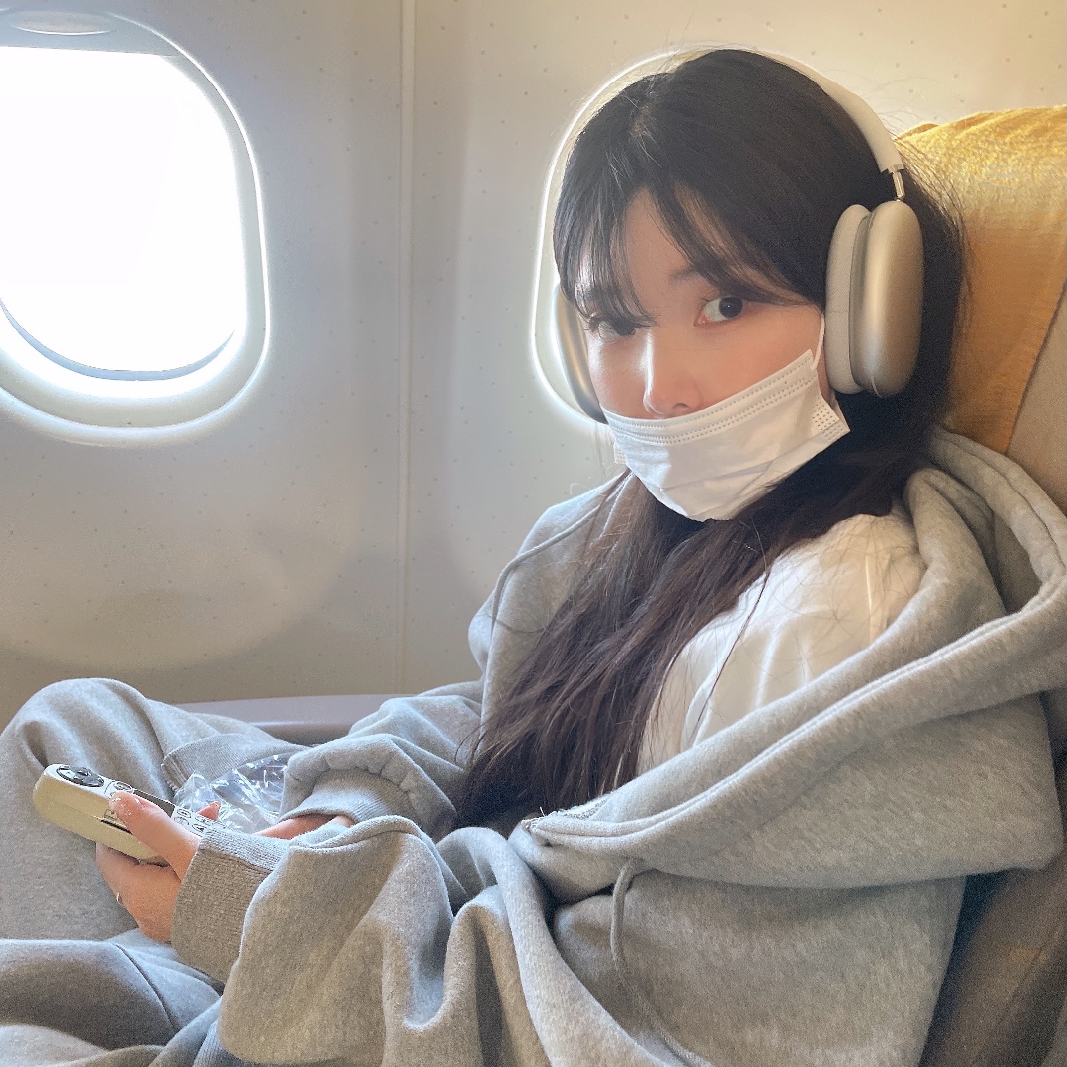 Apple AirPods Max Lightning Silver (Korean Ver.) 착용 스타일 - 2