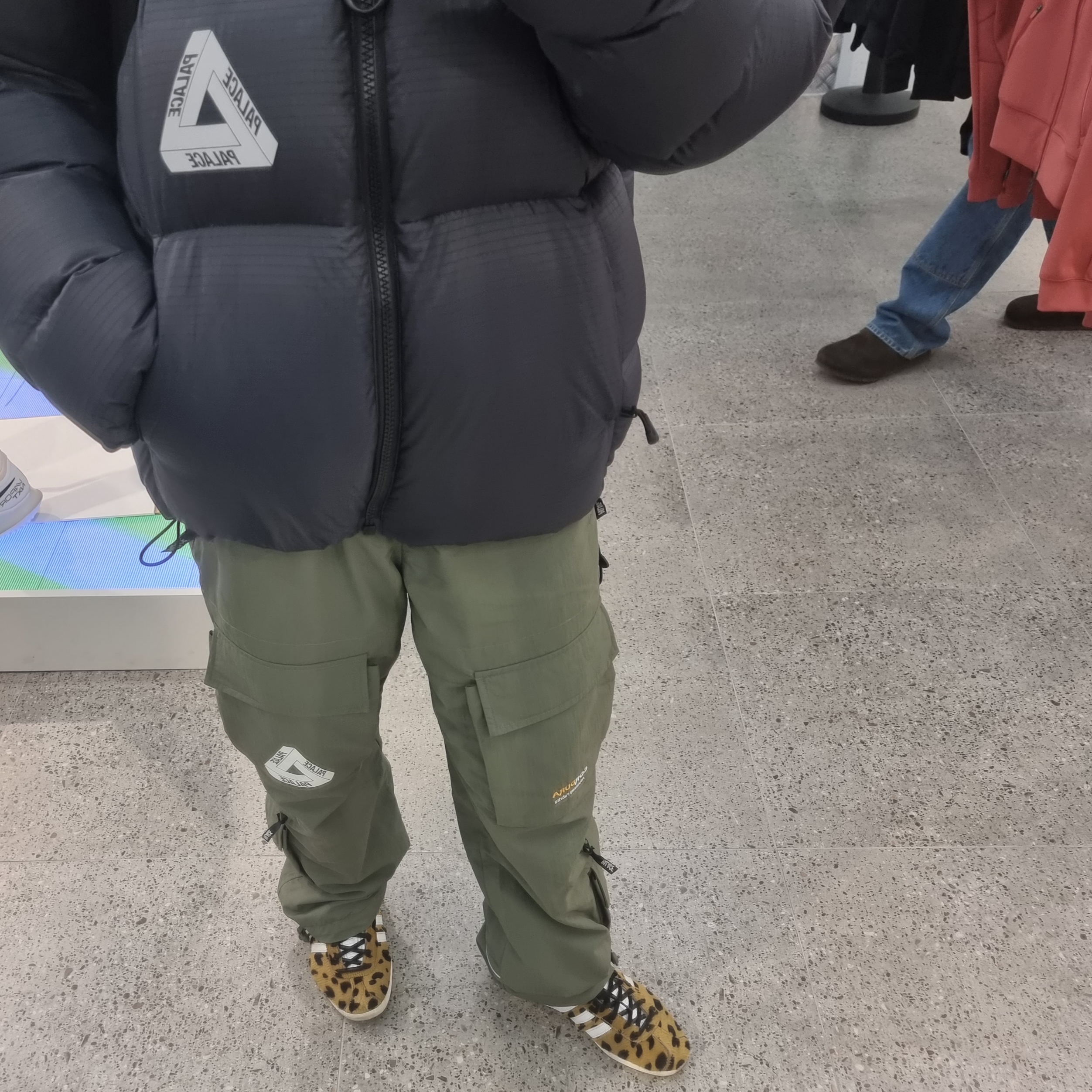 Palace Cordura RS Shell Cargos Olive - 22FW, Adidas x Noah Gazelle OG Gold Cheetah 착용 스타일