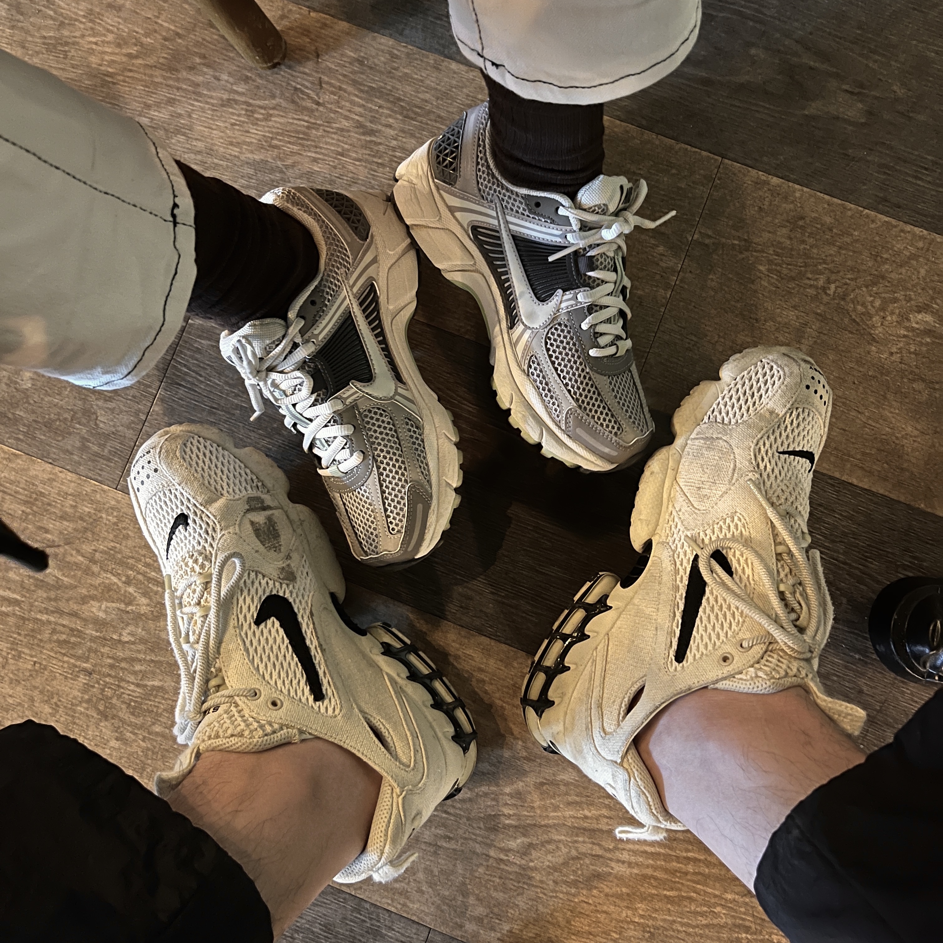 Nike x Stussy Air Zoom Spiridon Cage 2 Fossil, (W) Nike Zoom Vomero 5 Cobblestone and Flat Pewter 착용 스타일