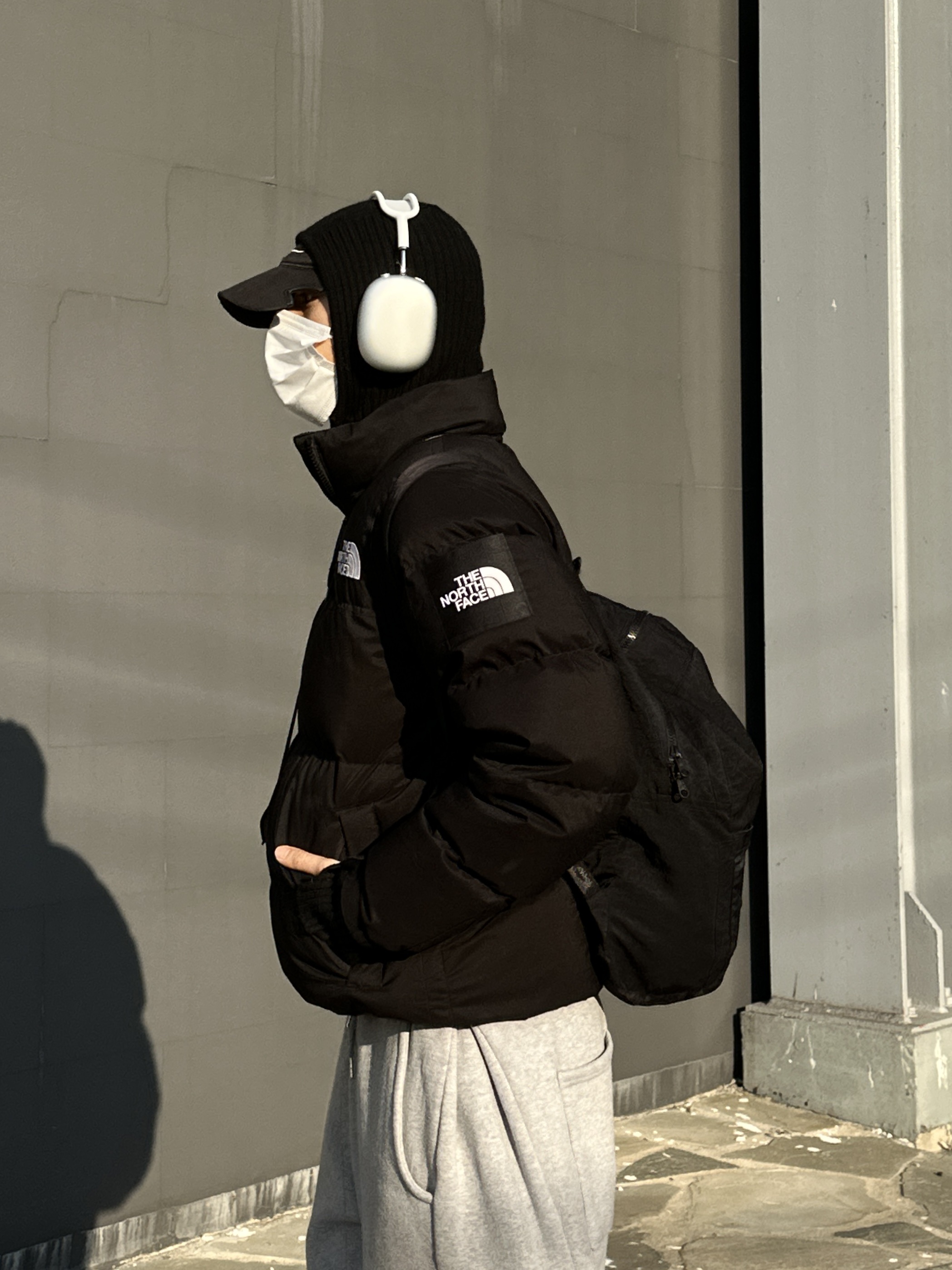 Balenciaga Gaffer Cap Black, Apple AirPods Max Lightning Silver (Korean Ver.) 착용 스타일 - 3