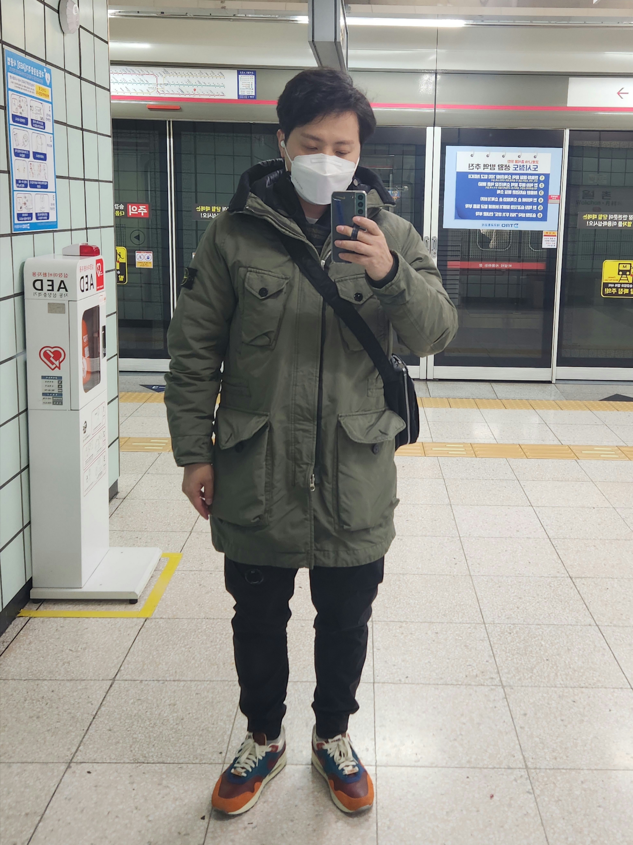 C.P. Company Stretch Sateen Cargo Pants Ergonomic Fit Black - 22FW, Nike x Kasina Air Max 1 SP Won-Ang Orange 착용 스타일