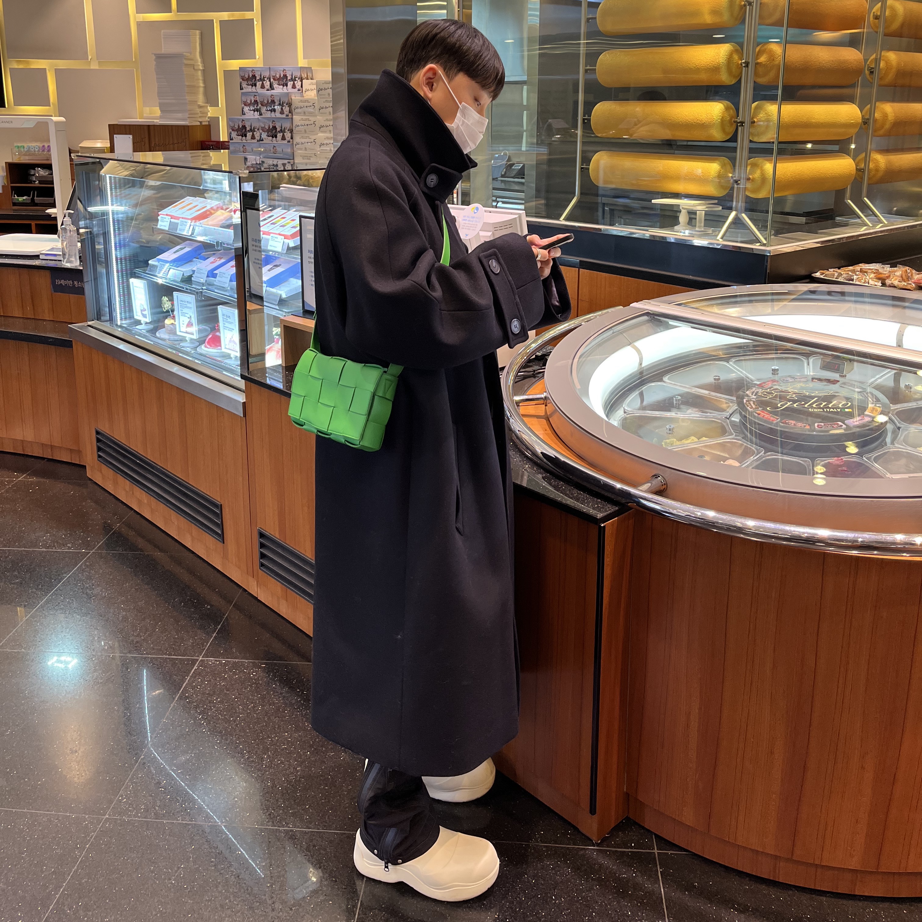 Undermycar Majanne Multi Button Oversized Wool Coat Black Oyster - 21FW, Bottega Veneta Lambskin Leather Cassette Parakeet 착용 스타일 - 2