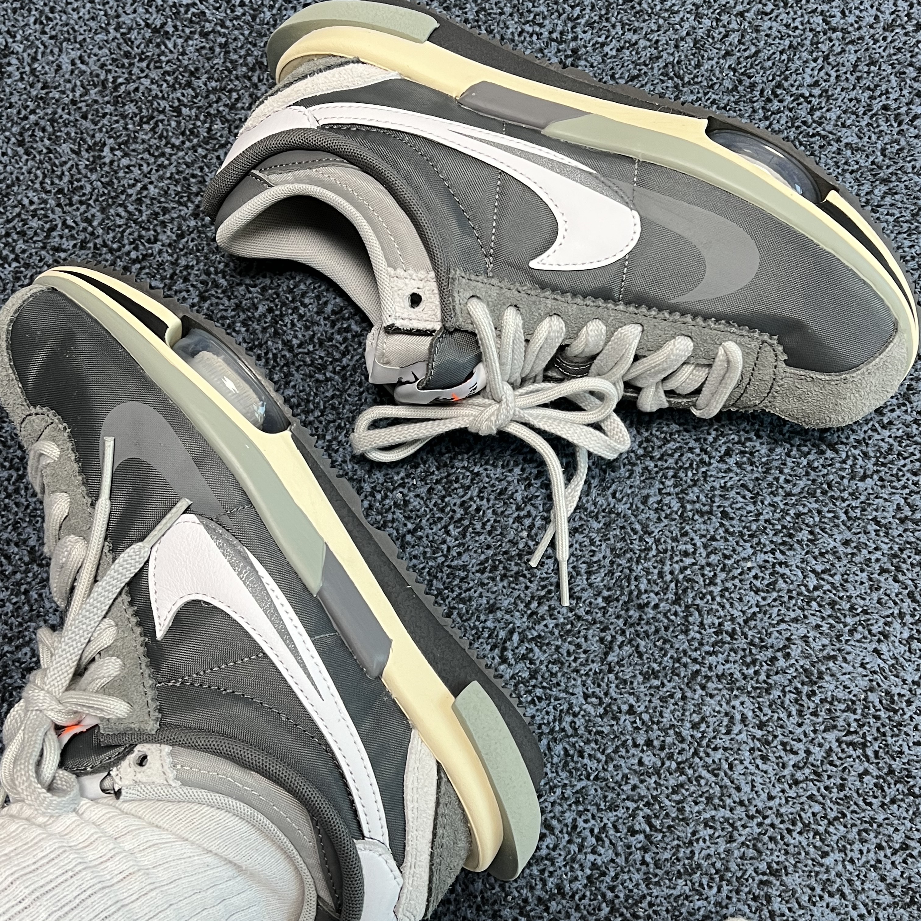 Nike x Sacai Zoom Cortez SP Iron Grey 착용 스타일 - 1