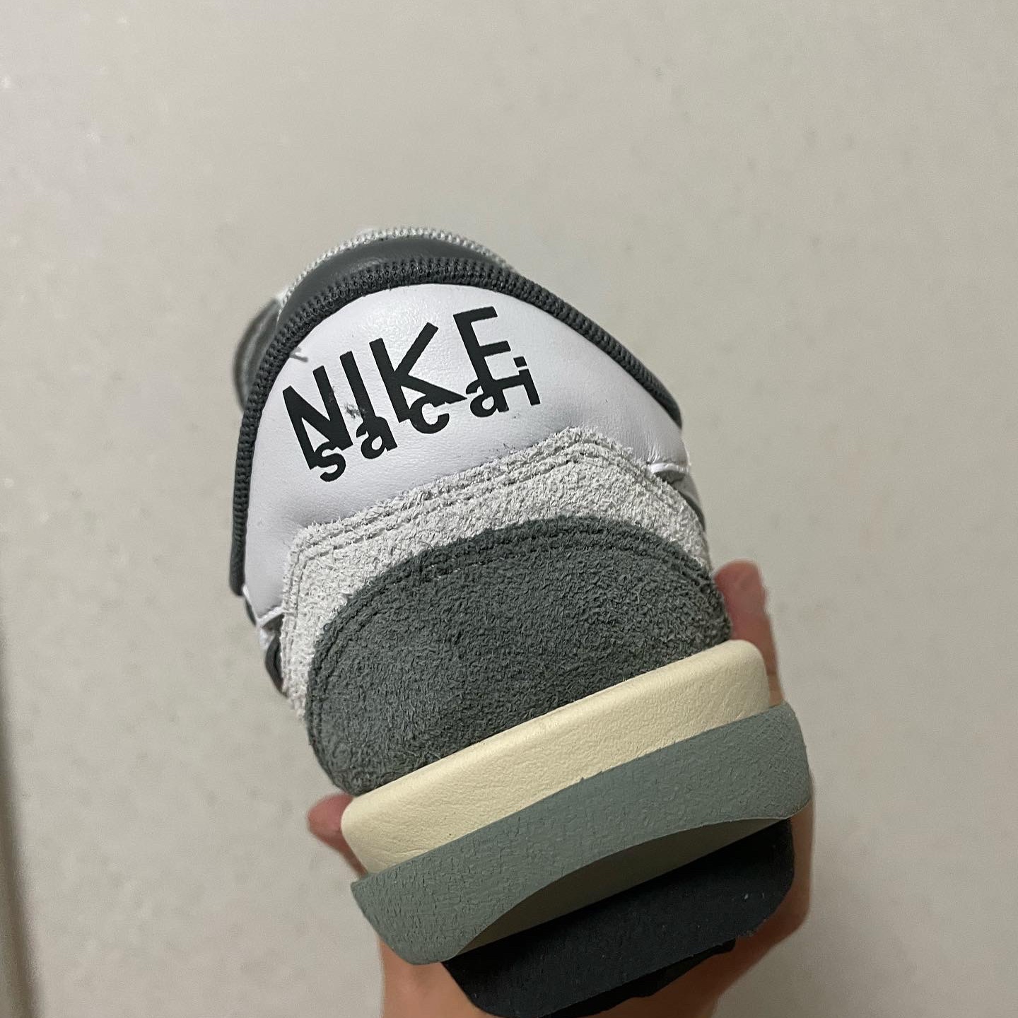 Nike x Sacai Zoom Cortez SP Iron Grey 착용 스타일 - 3