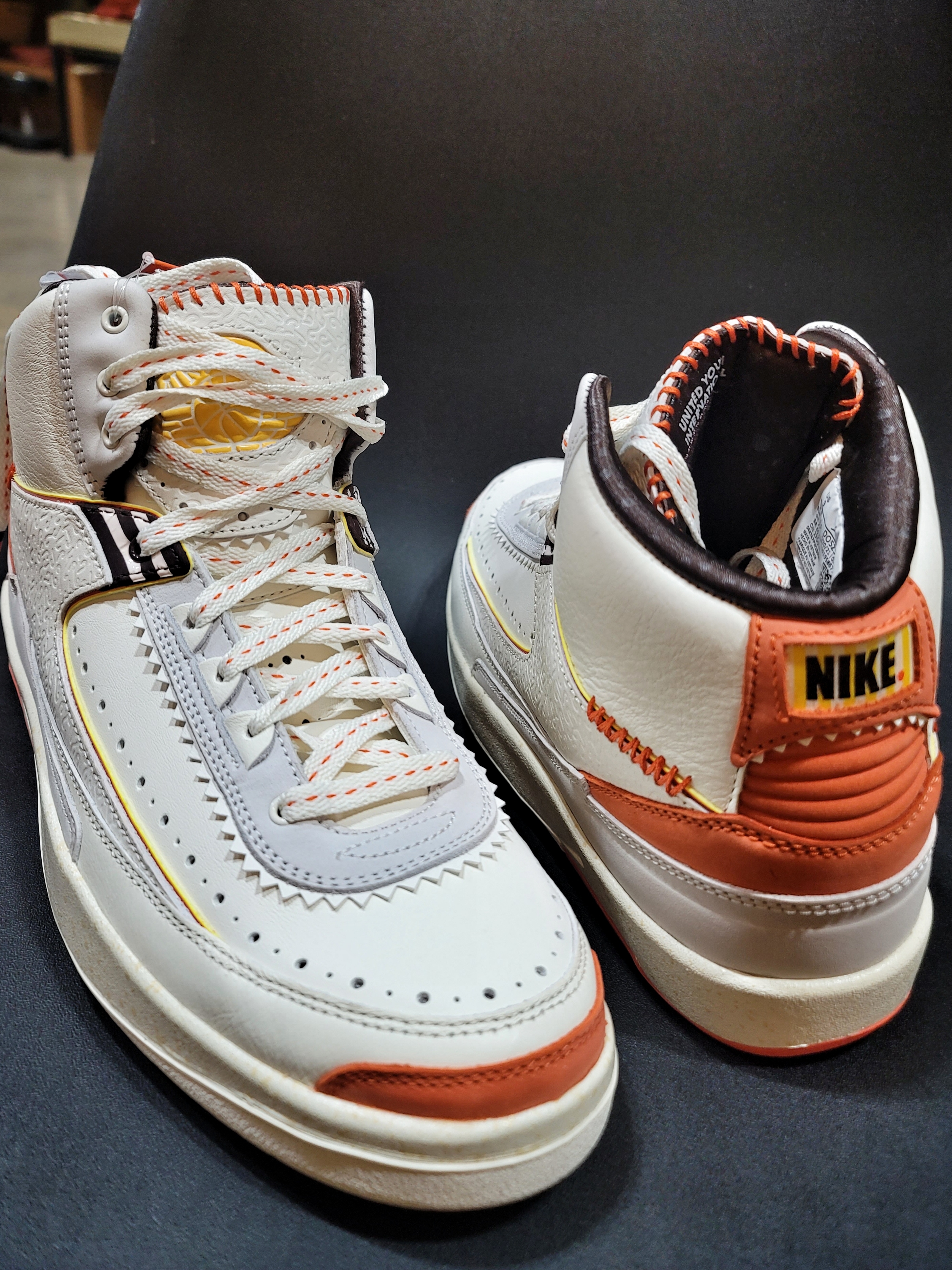 Jordan 2 x Maison Chateau Rouge Retro SP Orange and Sail, Jordan x Maison Chateau Rouge Flight Jacket Brown Basalt - Asia 착용 스타일 - 4