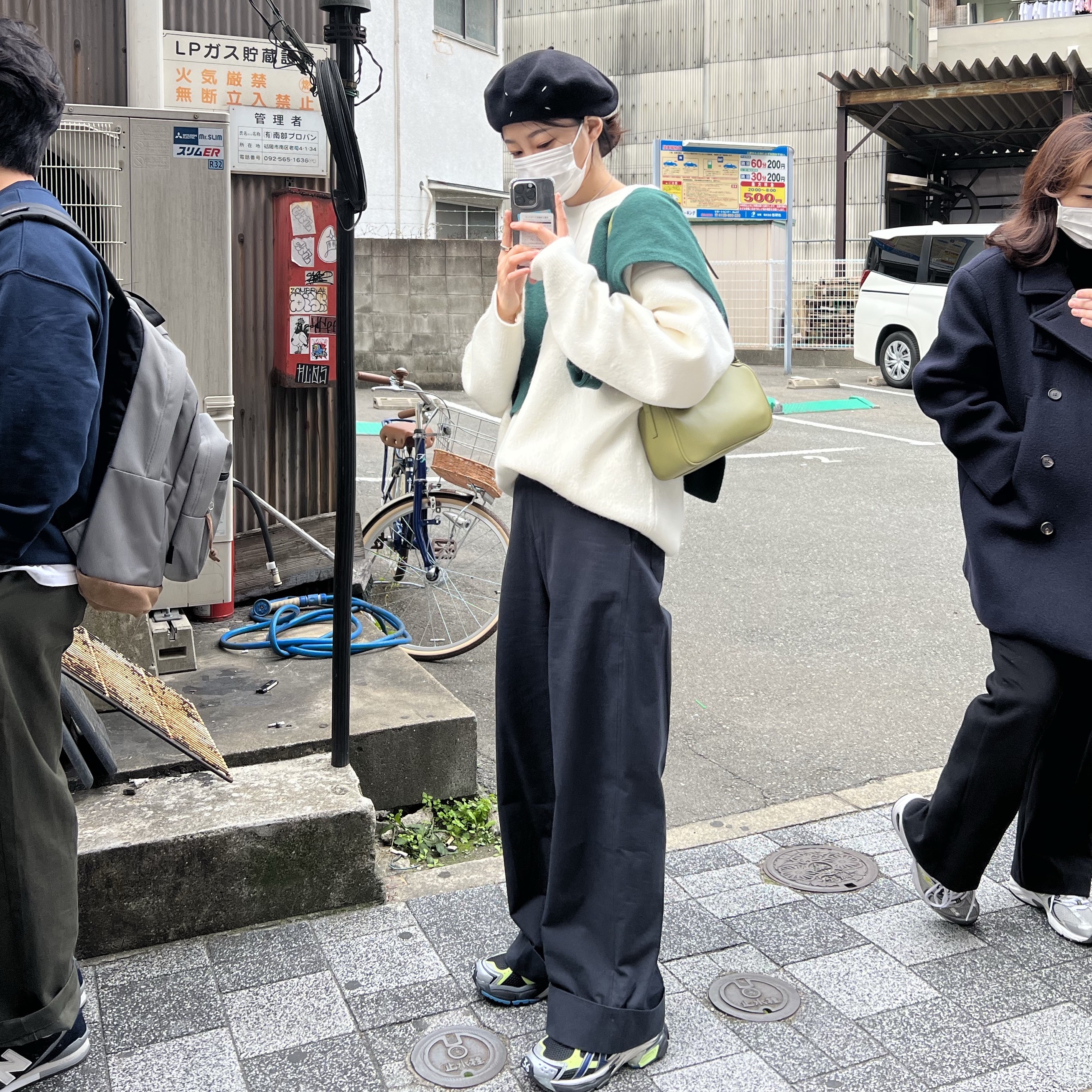 Balenciaga Runner Sneakers Grey Green Blue, Maison Margiela Four Stitches Beanie Navy 착용 스타일