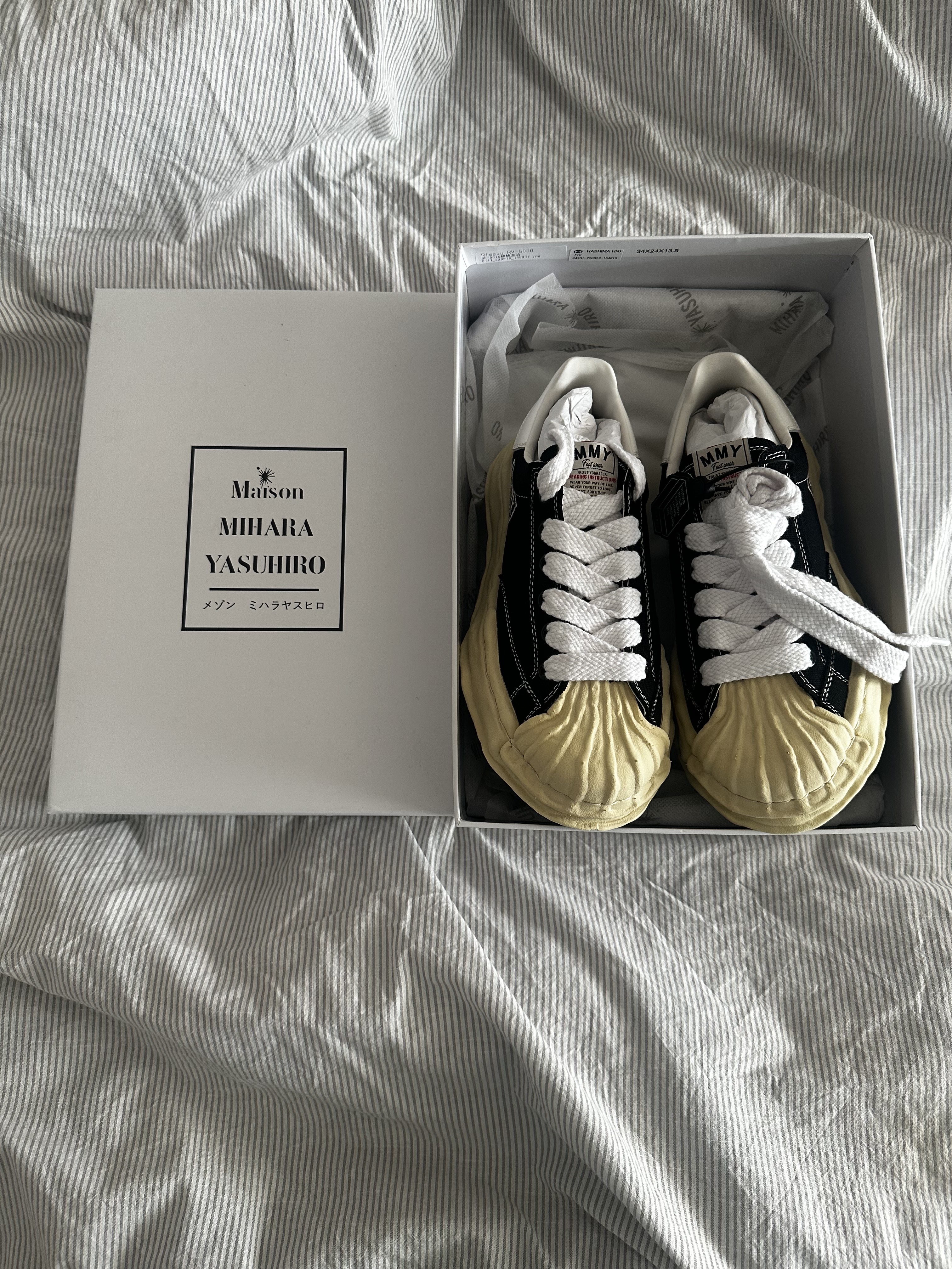 Maison Mihara Yasuhiro Blakey VL OG Sole Canvas Low-top Sneakers Black 착용 스타일 - 1