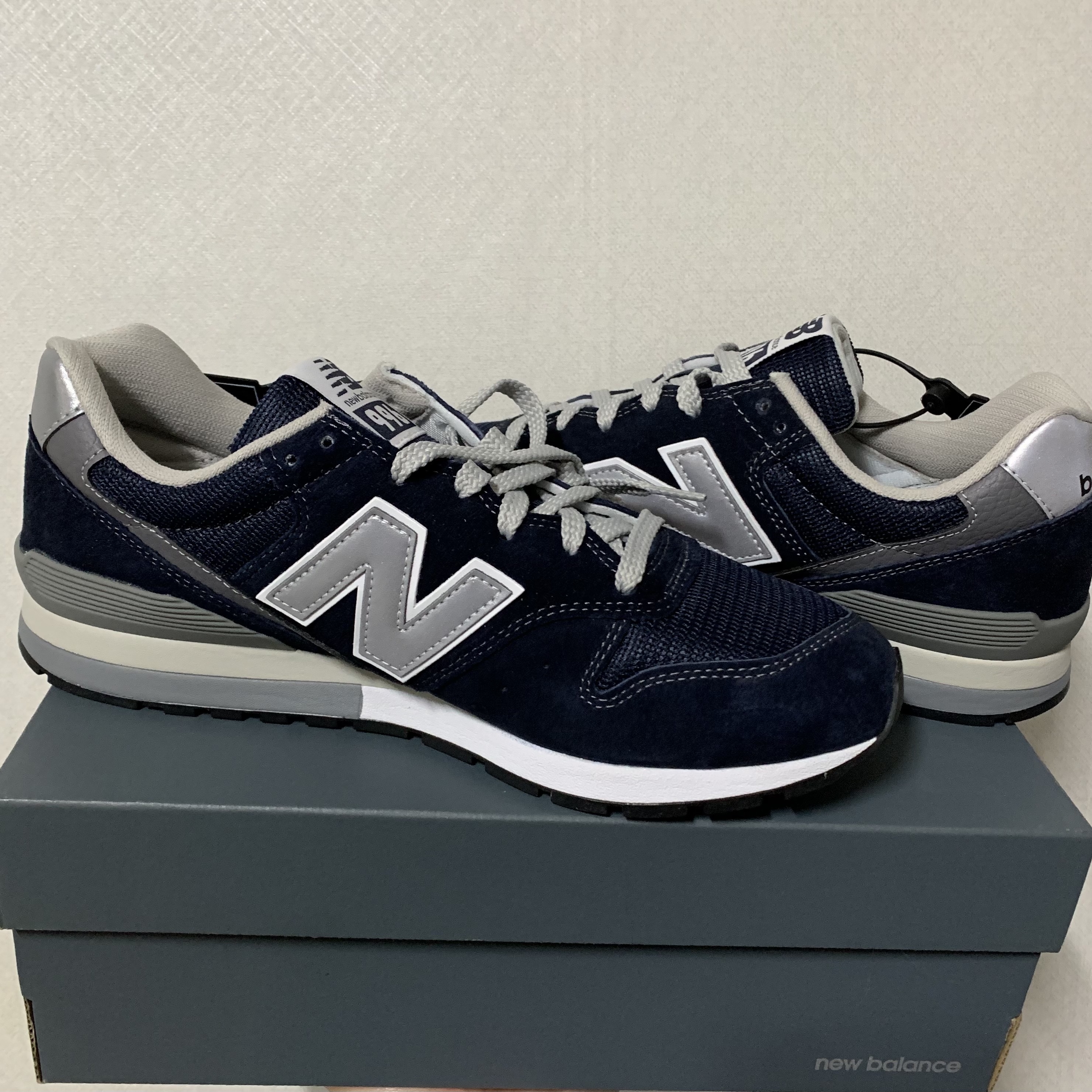 New Balance 996 Navy Silver 착용 스타일 - 4