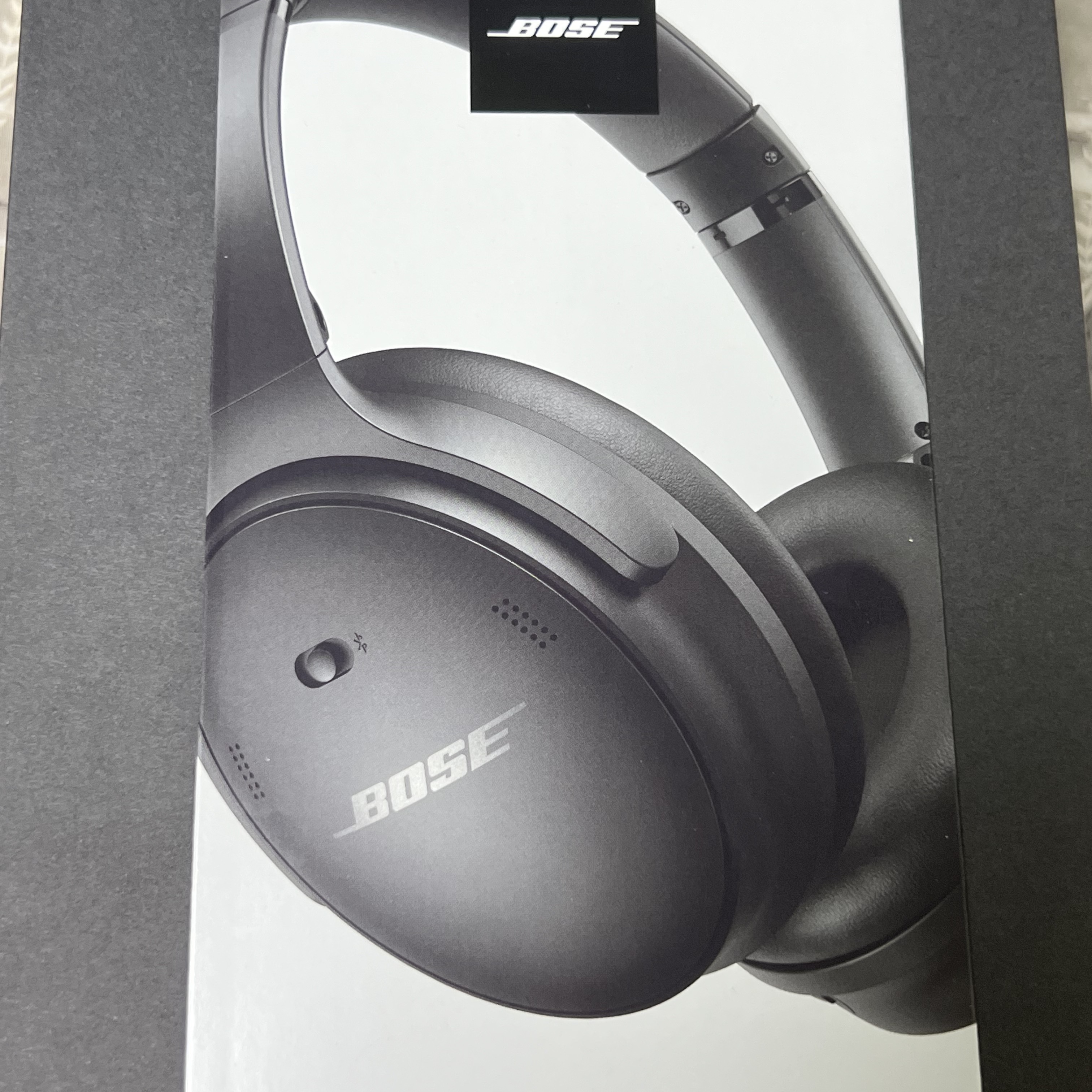 BOSE QC45 Triple Black (Korean Ver.), Sony WH-1000XM5 Black (Korean Ver.) 착용 스타일 - 2