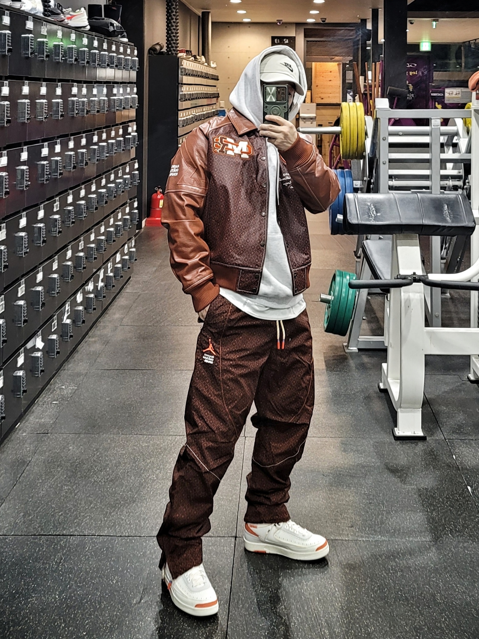 Jordan 2 x Maison Chateau Rouge Retro SP Orange and Sail, Jordan x Maison Chateau Rouge Flight Jacket Brown Basalt - Asia 착용 스타일 - 3