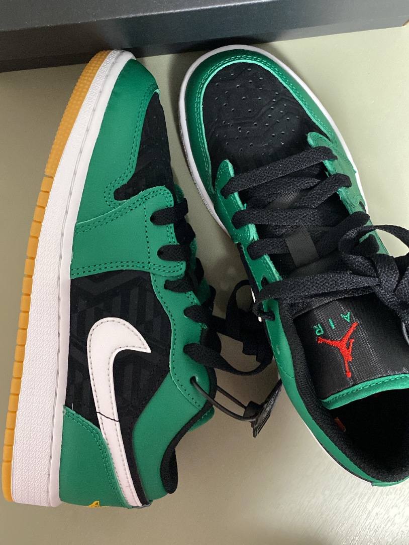 (GS) Jordan 1 Low SE Malachite Black 착용 스타일 - 2