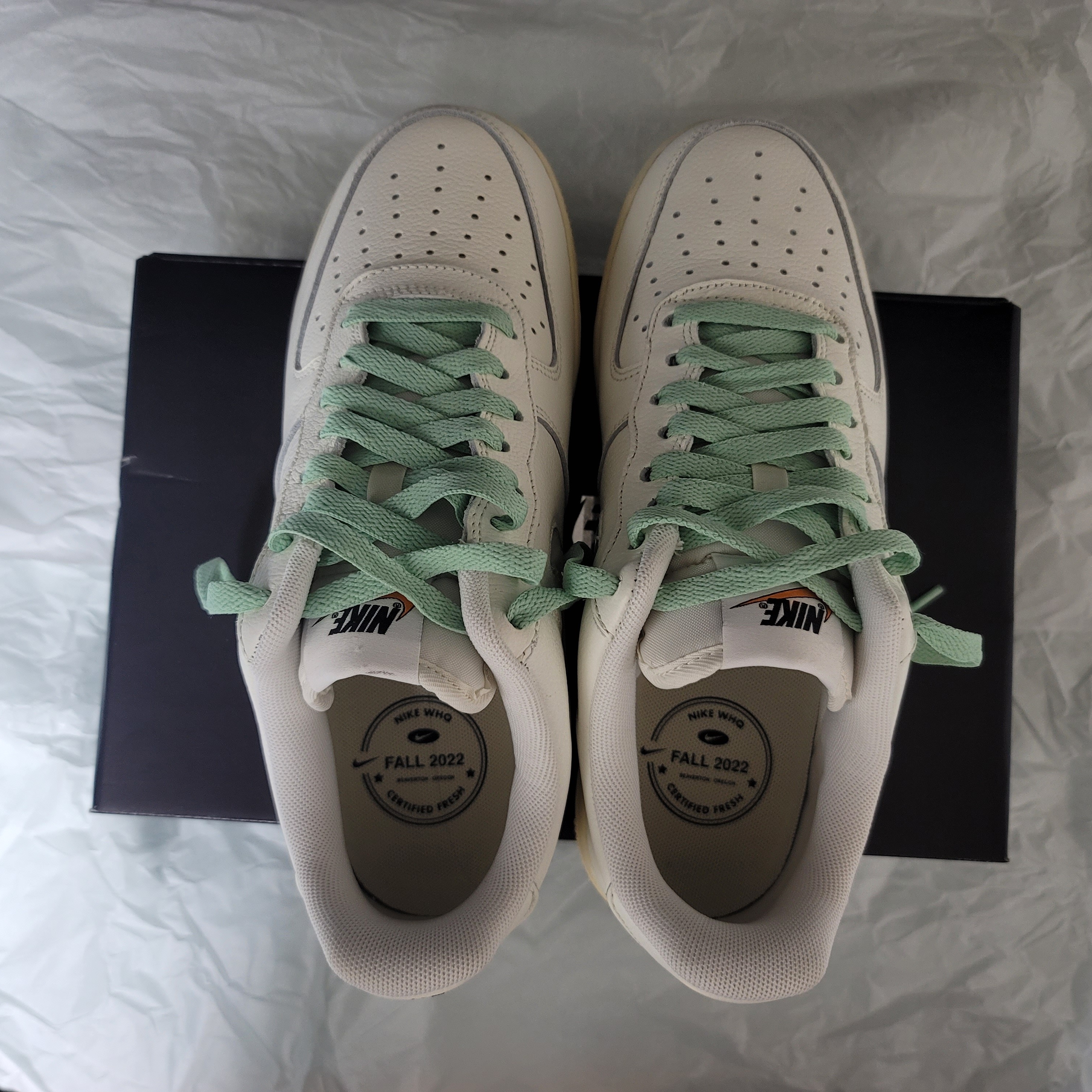 Nike Air Force 1 '07 LX Pale Vanilla, Nike Air Force 1 '07 PRM Vintage Sail 착용 스타일 - 3