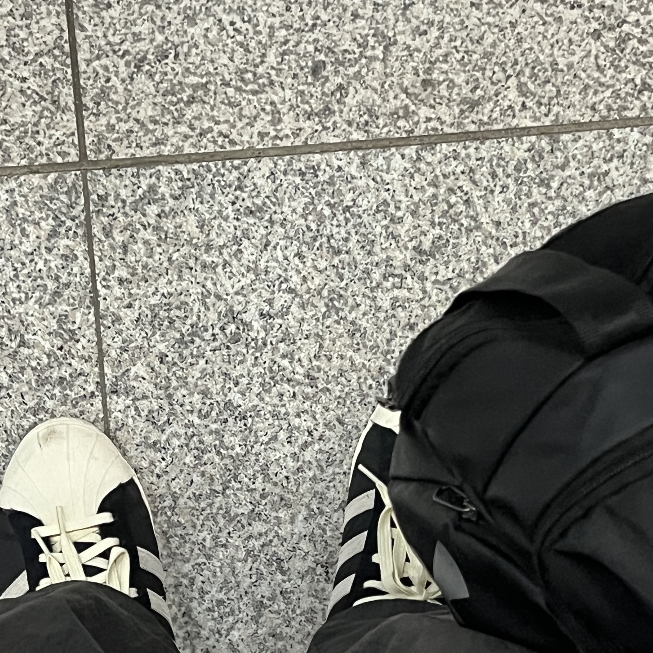 Adidas Superstar 82 Black White 착용 스타일