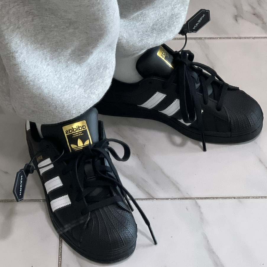 (J) Adidas Superstar Black White, Adidas Superstar Core Black White 착용 스타일 - 2