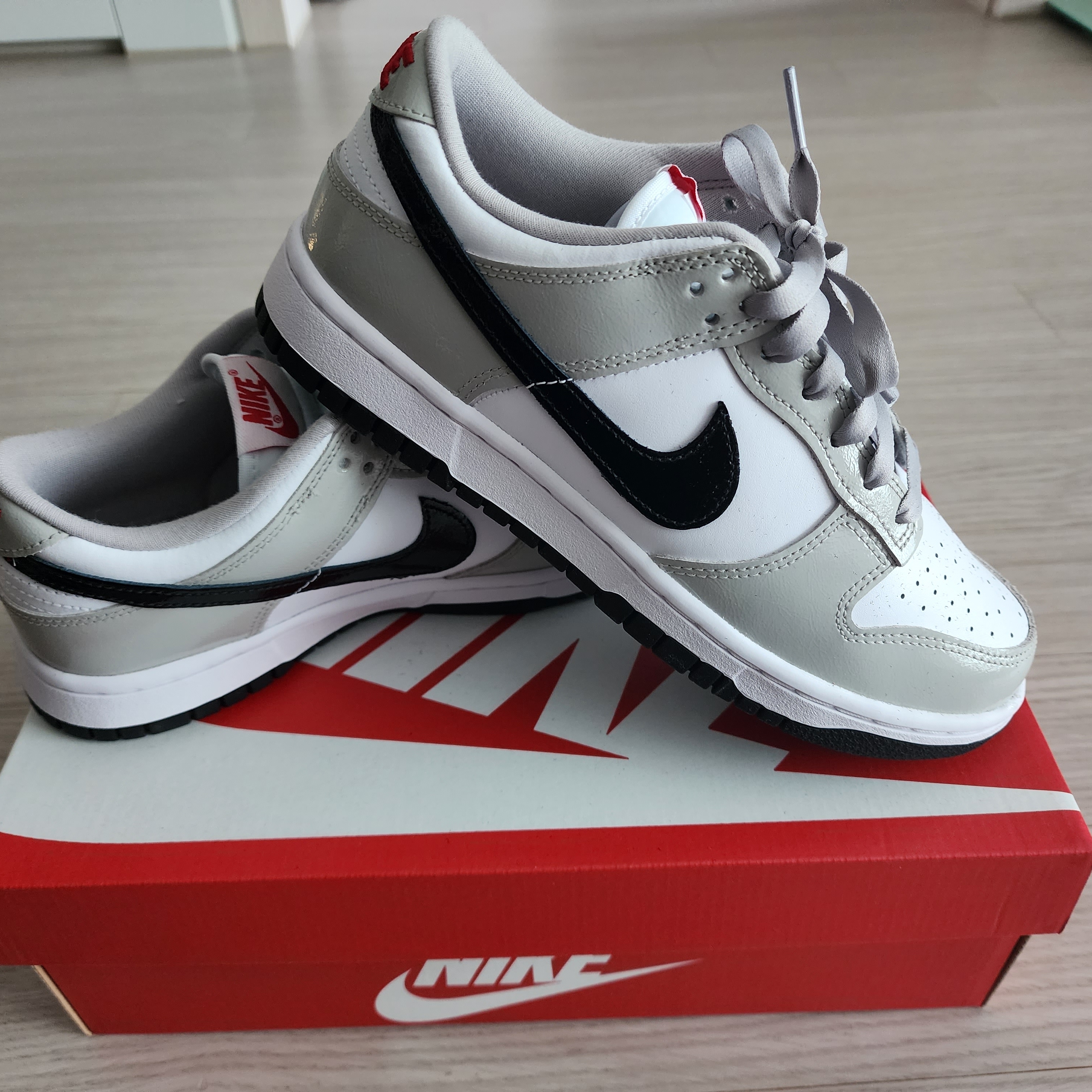 (W) Nike Dunk Low Essential Light Iron Ore Black 착용 스타일 - 2